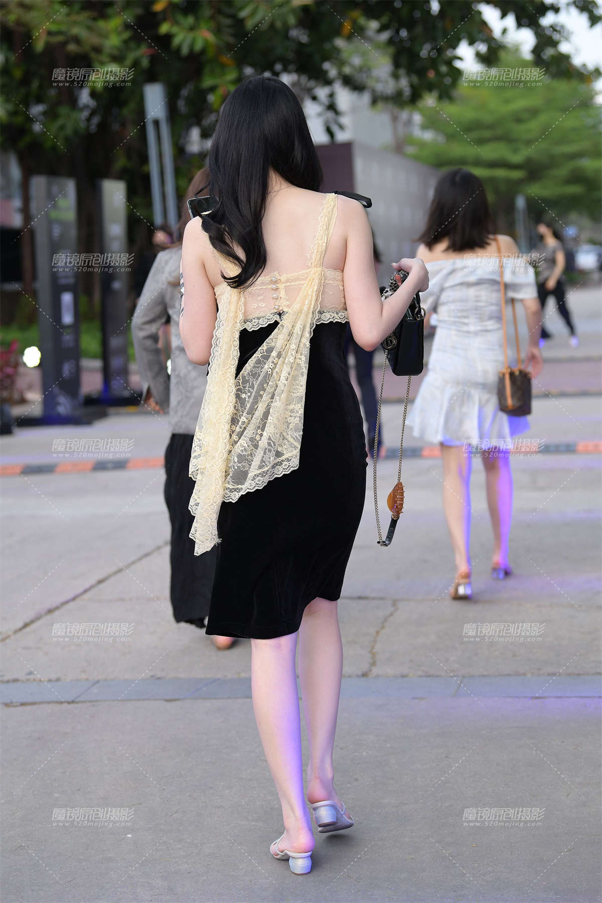 图片[2]-韵味性感的女人-日更街拍