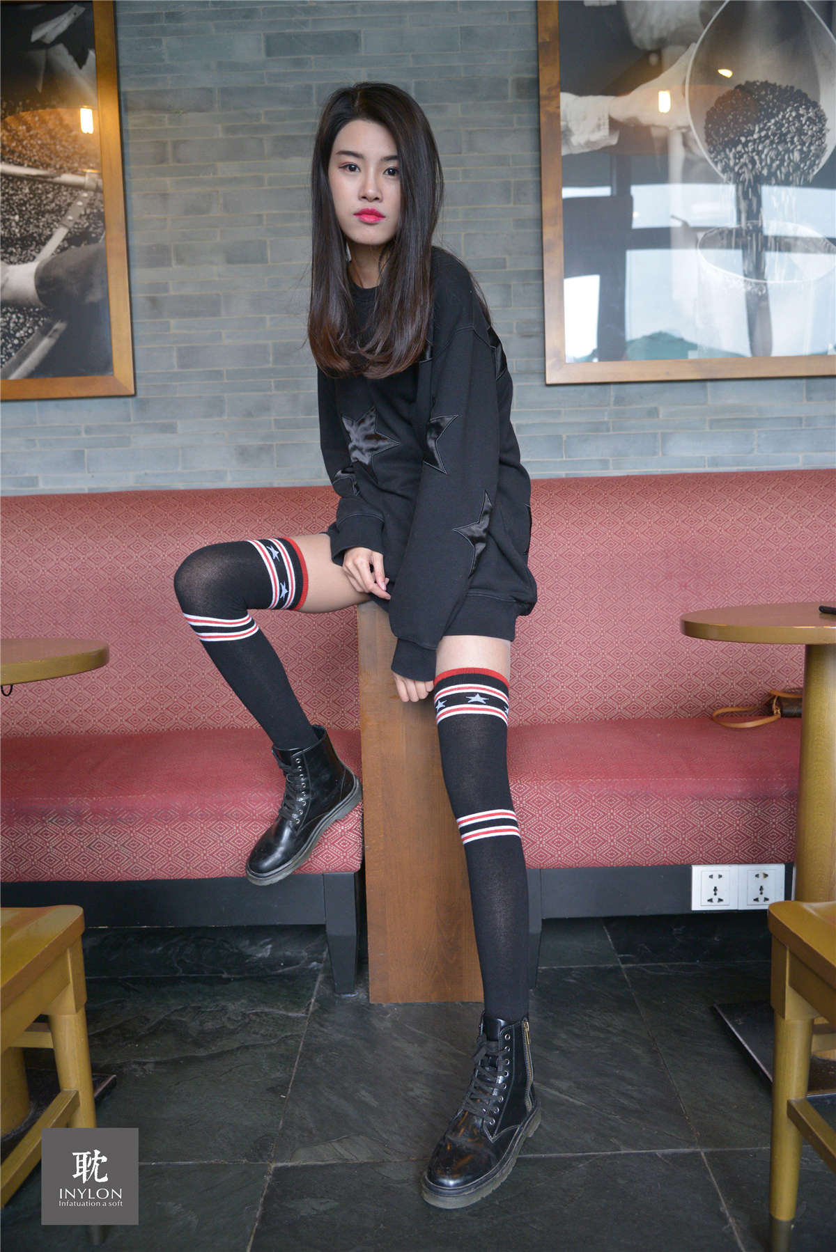 图片[2]-IESS异思趣向 普惠集198 一心 瘦长的非主流丝腿-日更街拍