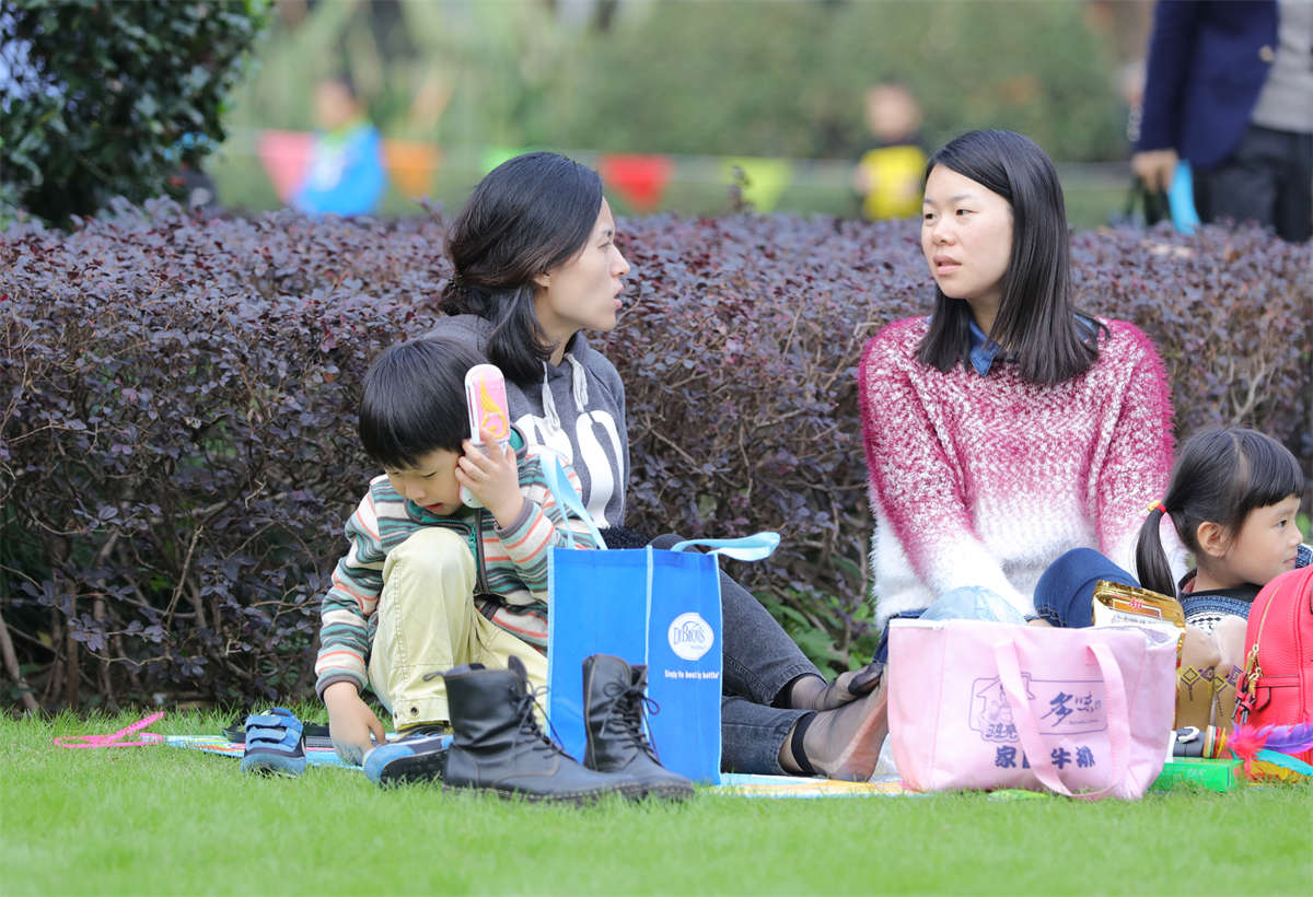 图片[2]-踏青公园街拍系列No.1102 街拍黑丝美足的完美之作 第2套-日更街拍