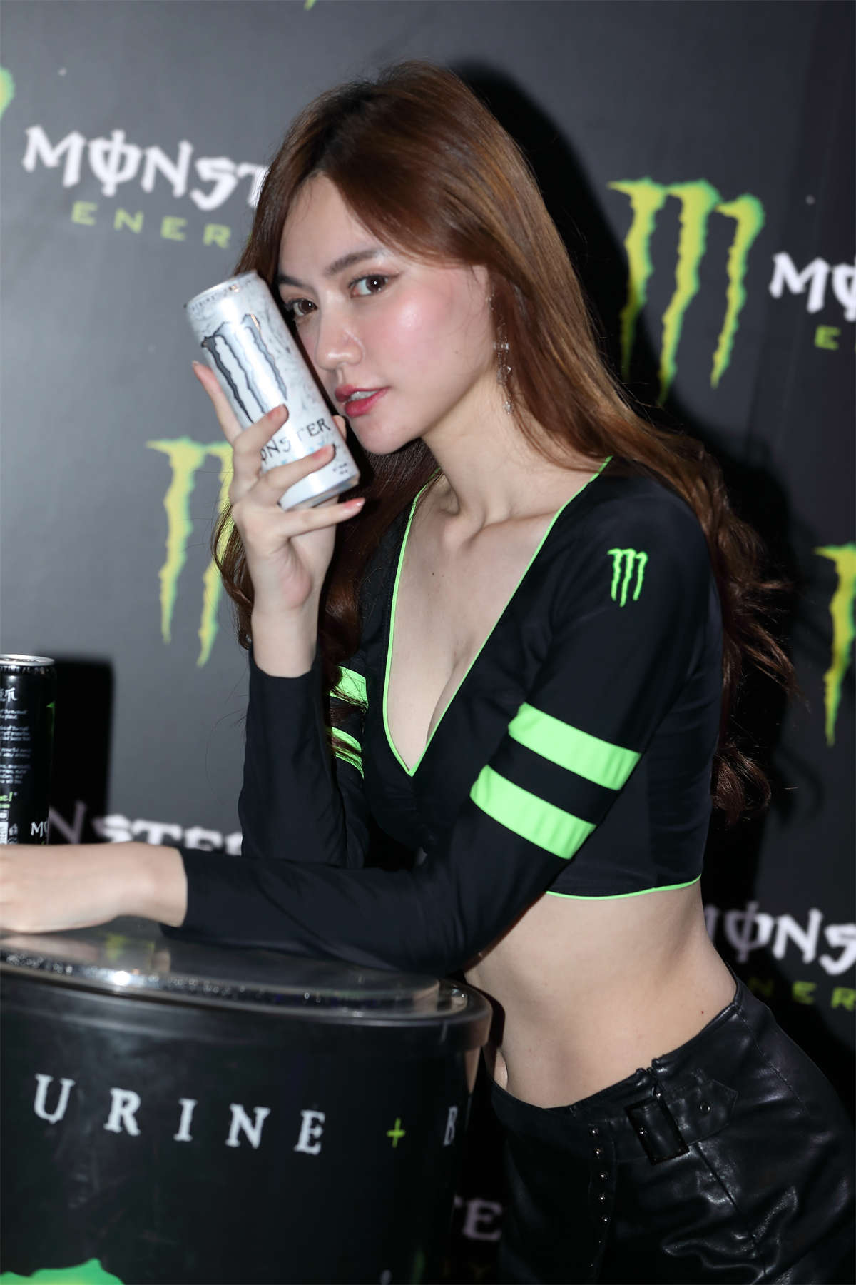 两个漂亮showgirl-日更街拍