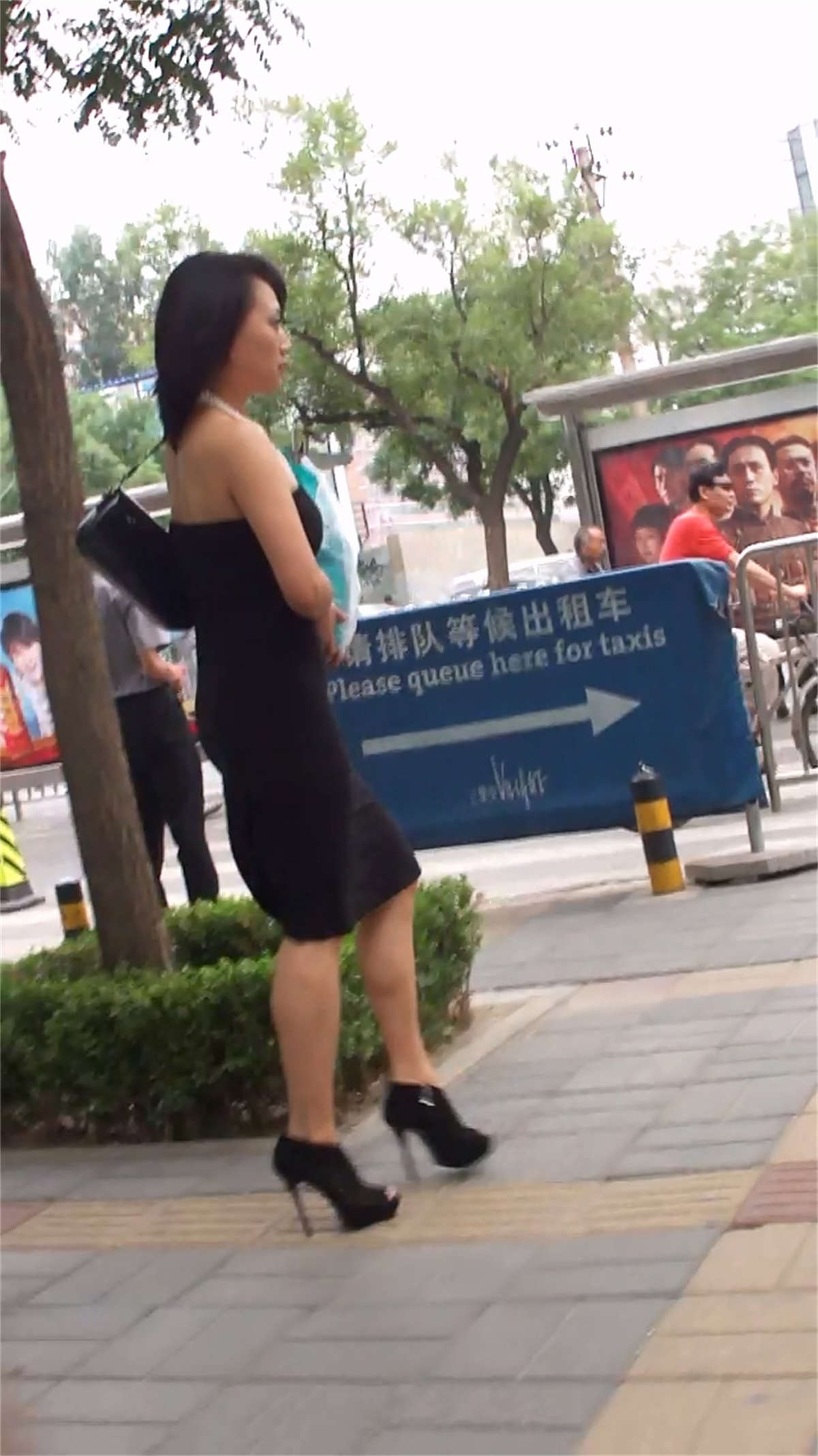 图片[2]-街拍丰满风骚美熟妇-日更街拍