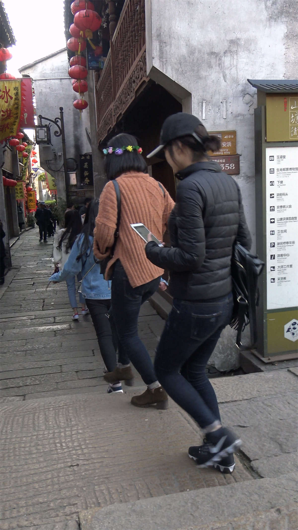 图片[2]-超级丰臀紧身灰牛性感美女-日更街拍