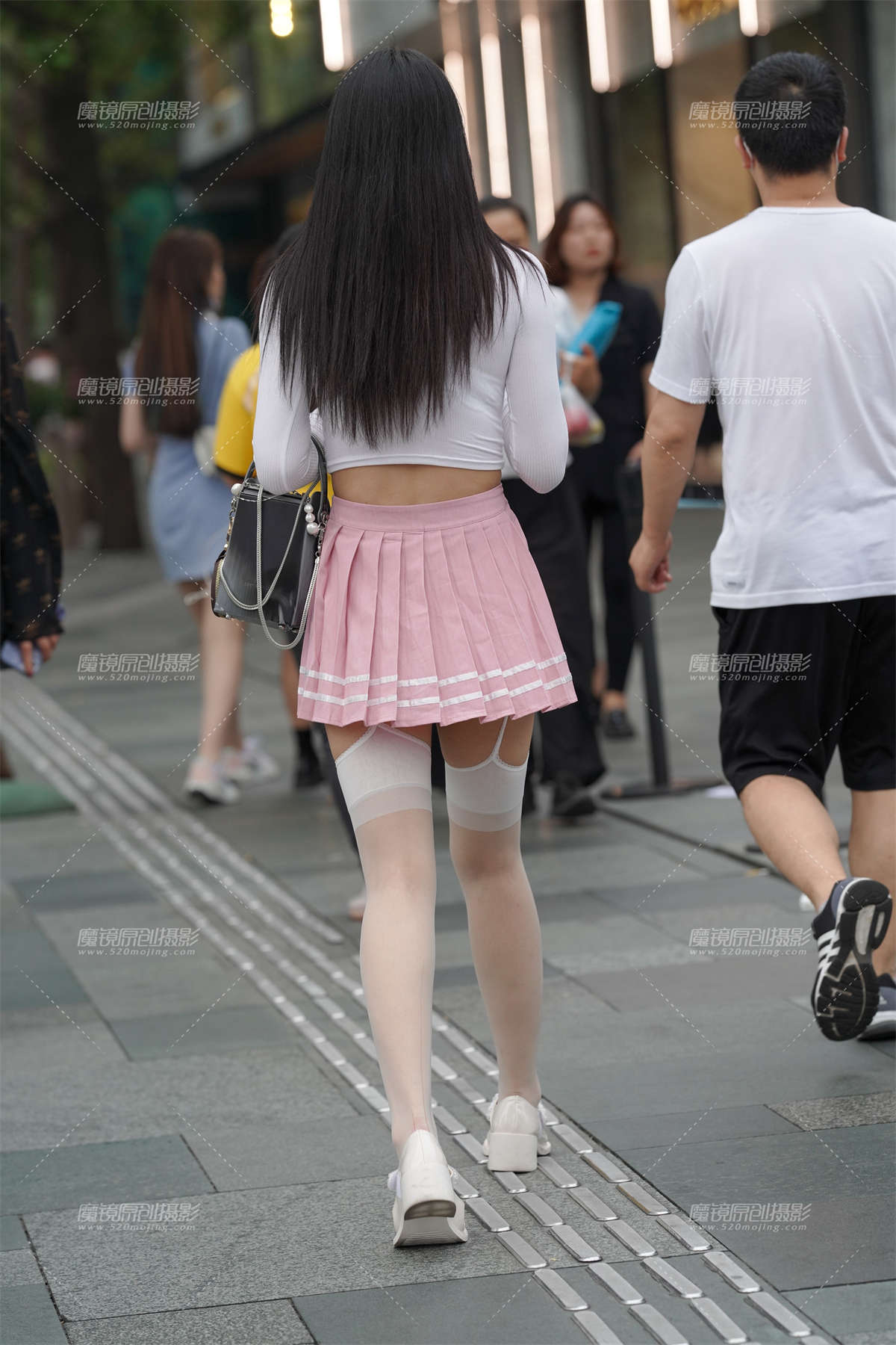 图片[2]-喜欢吊带袜吗-日更街拍