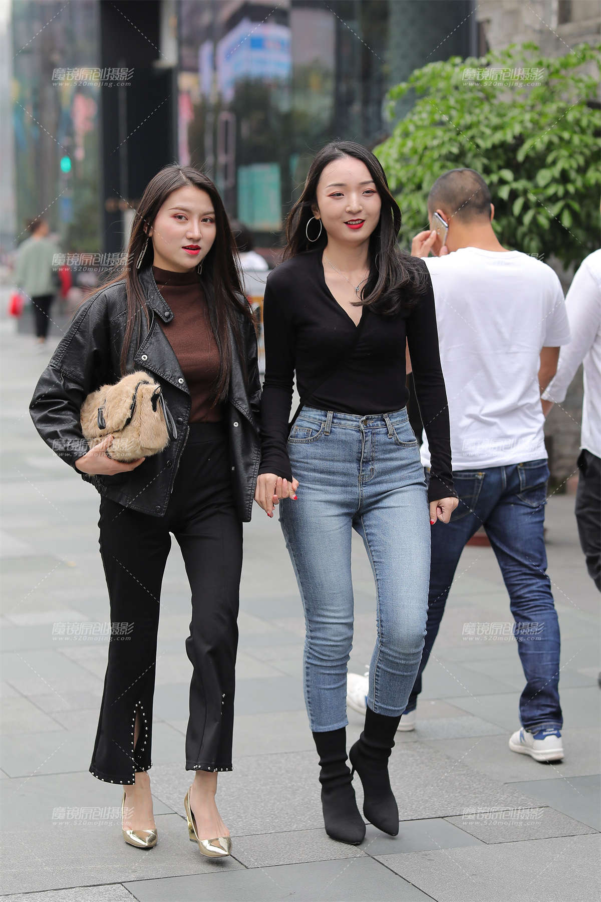 【凯恩赛贴】紧身牛仔裤美眉-日更街拍