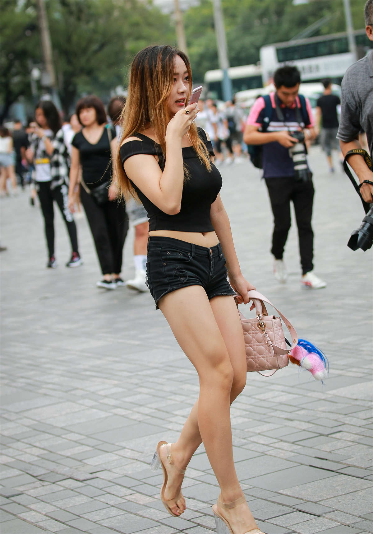 图片[2]-人美 腿美 胸还大-日更街拍