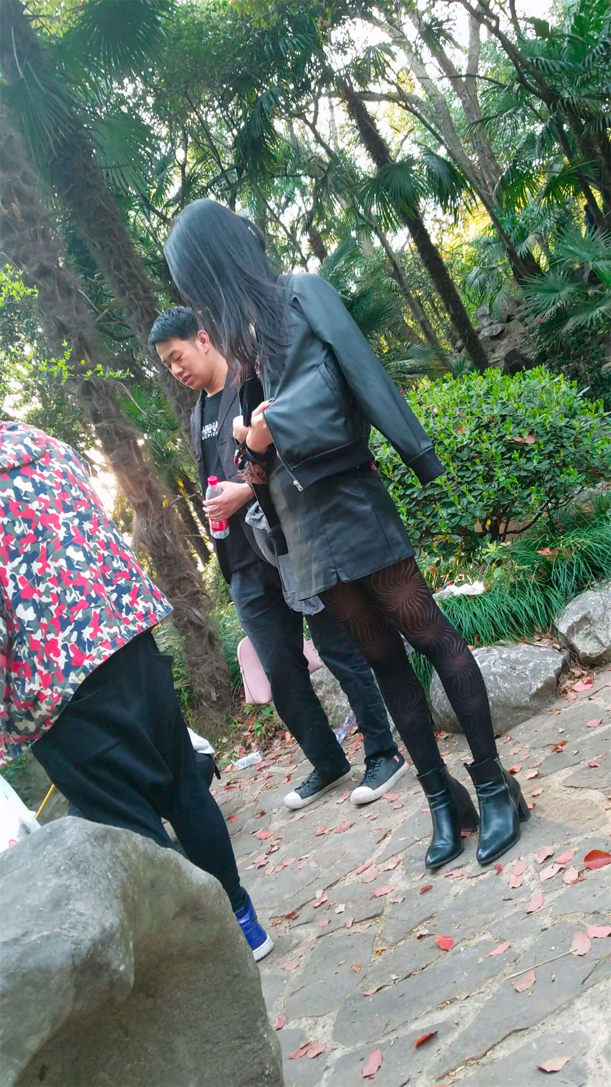 图片[2]-气质大长腿漂亮美女-日更街拍