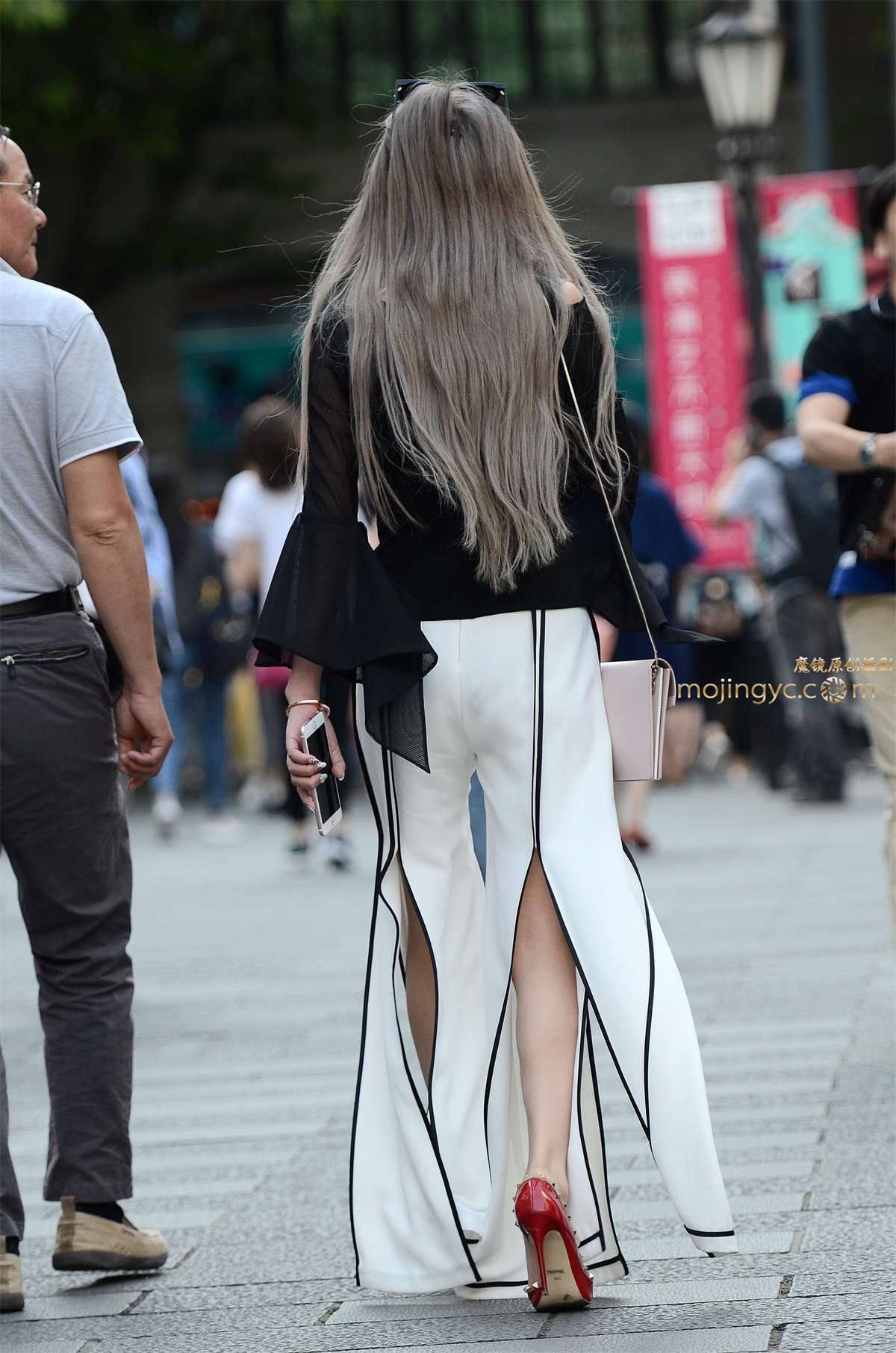 图片[2]-【验证街拍大赛NO.3】神摄手赛04 黑薄衫，开叉白裤，红细高-日更街拍