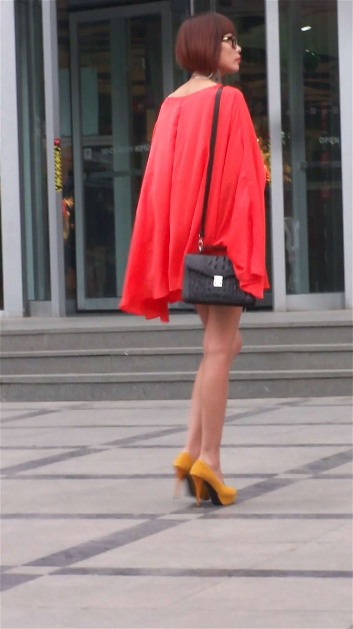 图片[2]-街拍个性时尚红衣女郎-日更街拍