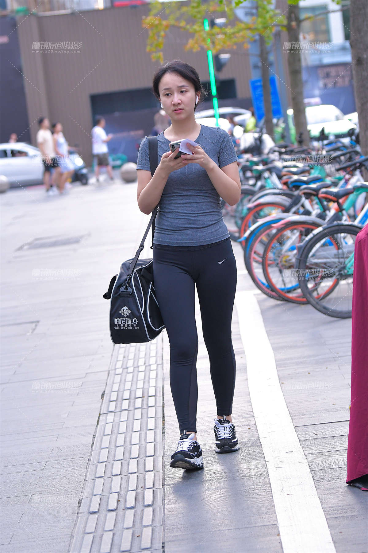 【视觉冲击赛贴】黑色紧身裤-日更街拍