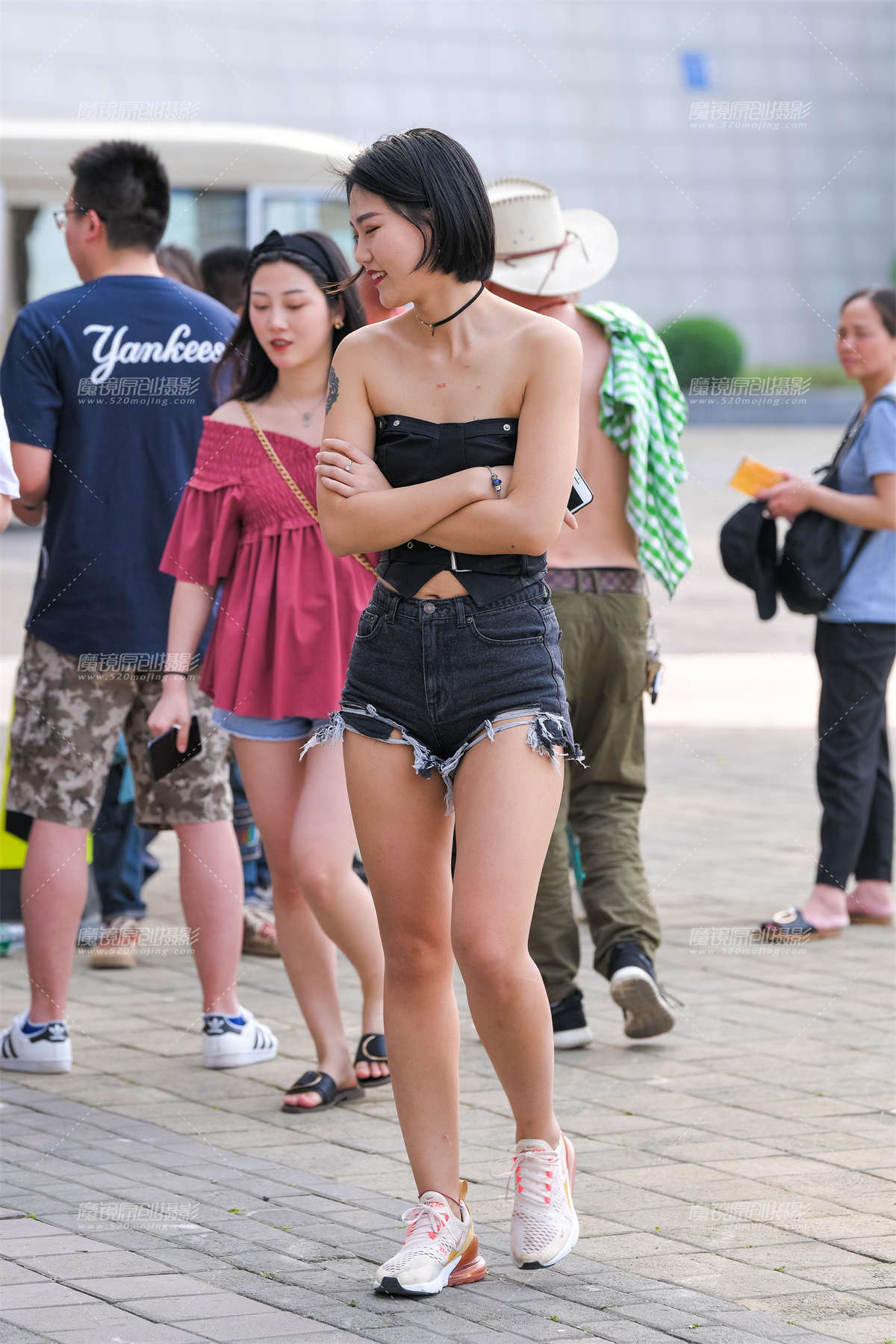 【久久赛帖】草莓电音热裤美女-日更街拍