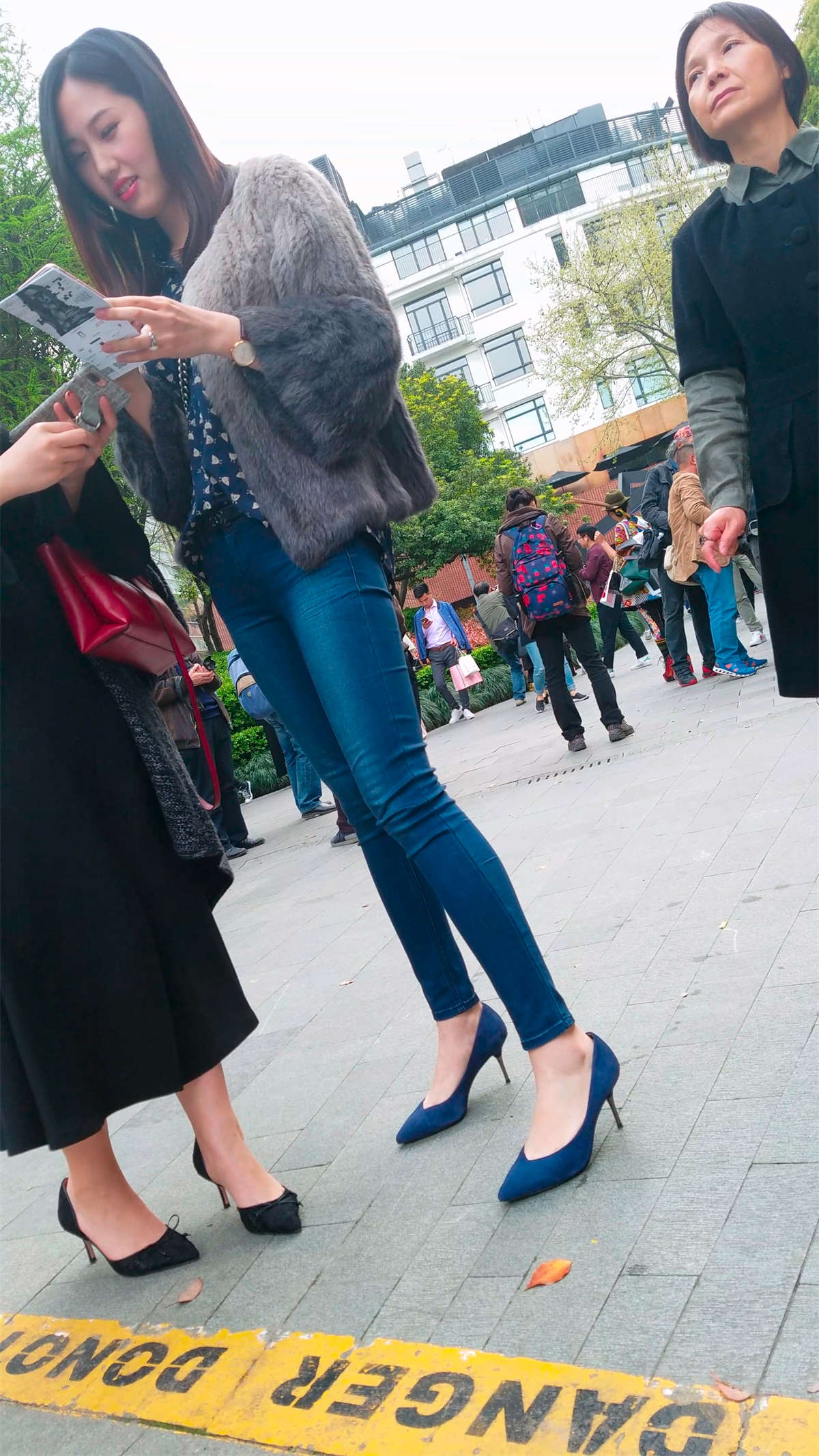 图片[2]-高挑性感高颜值性感美少妇-日更街拍