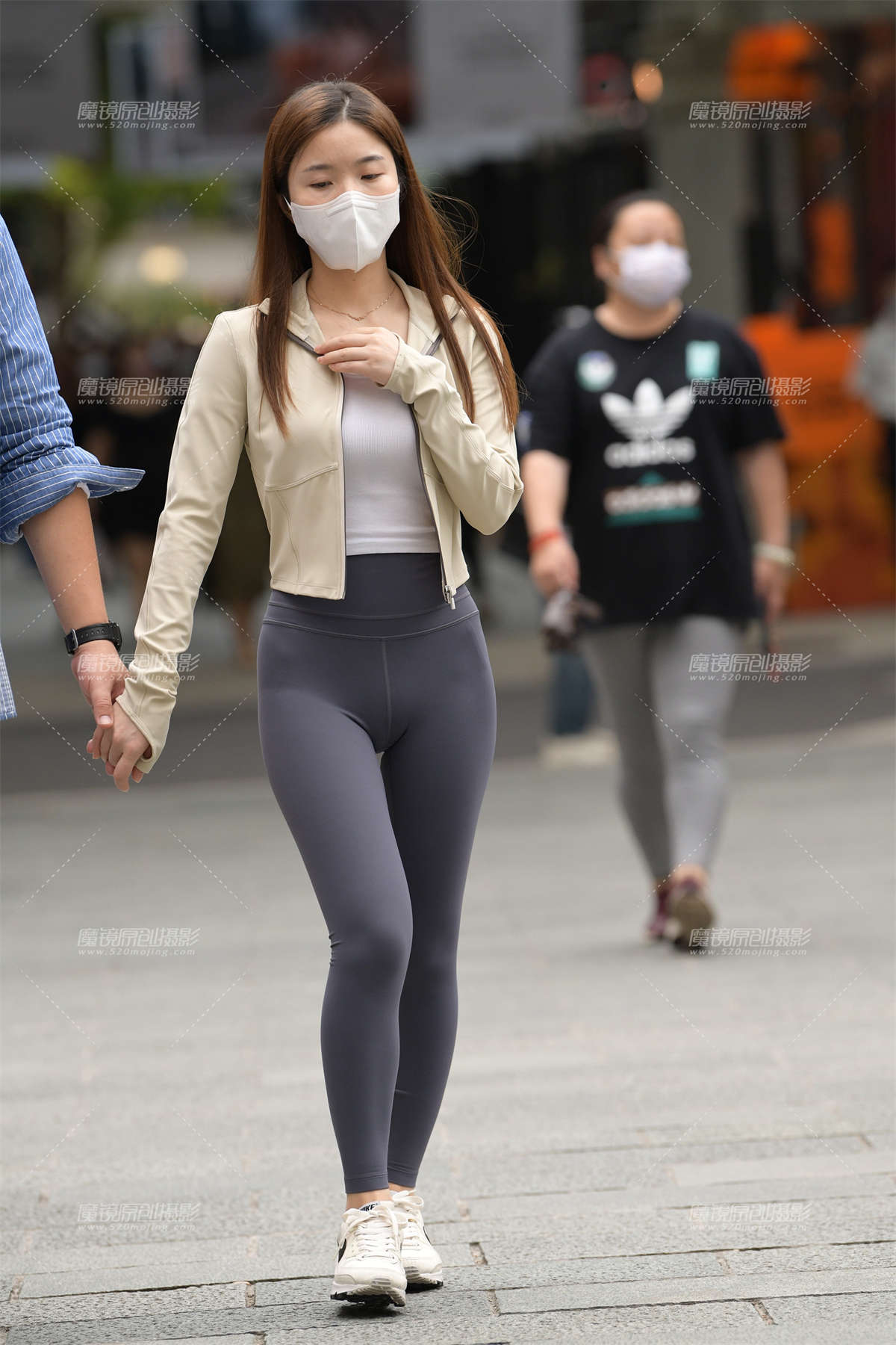 小巧玲珑的女孩-日更街拍