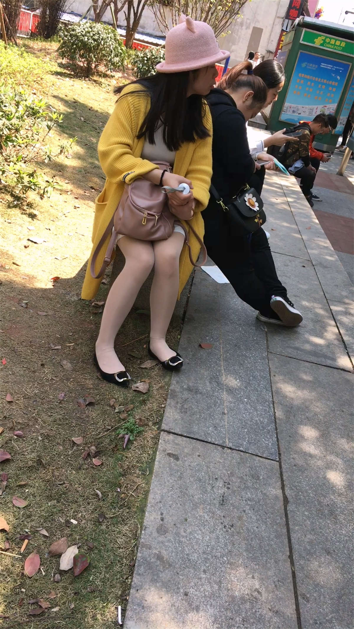很时尚的学生妹-日更街拍