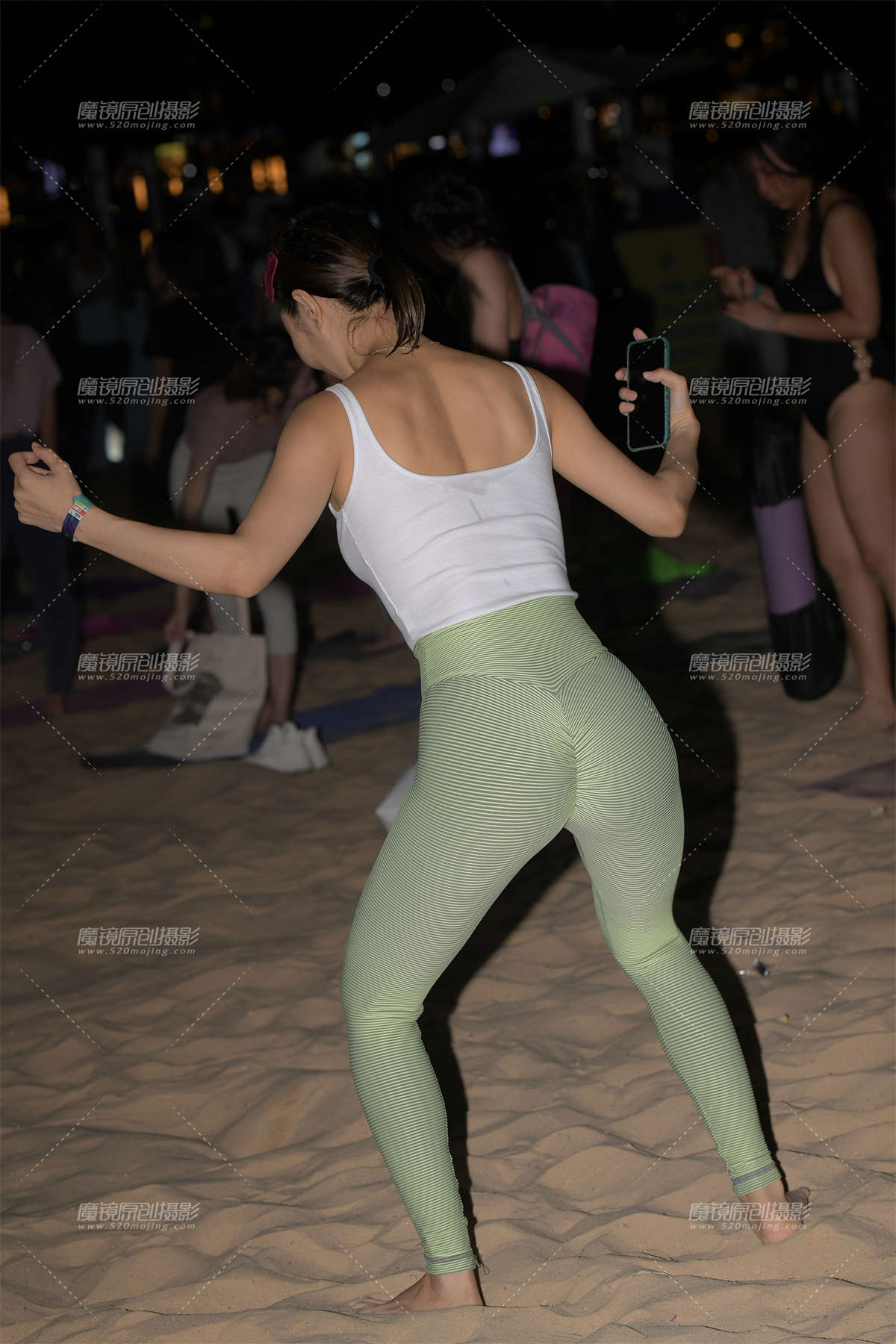 图片[2]-【街拍之魂赛帖】绿色紧身-日更街拍