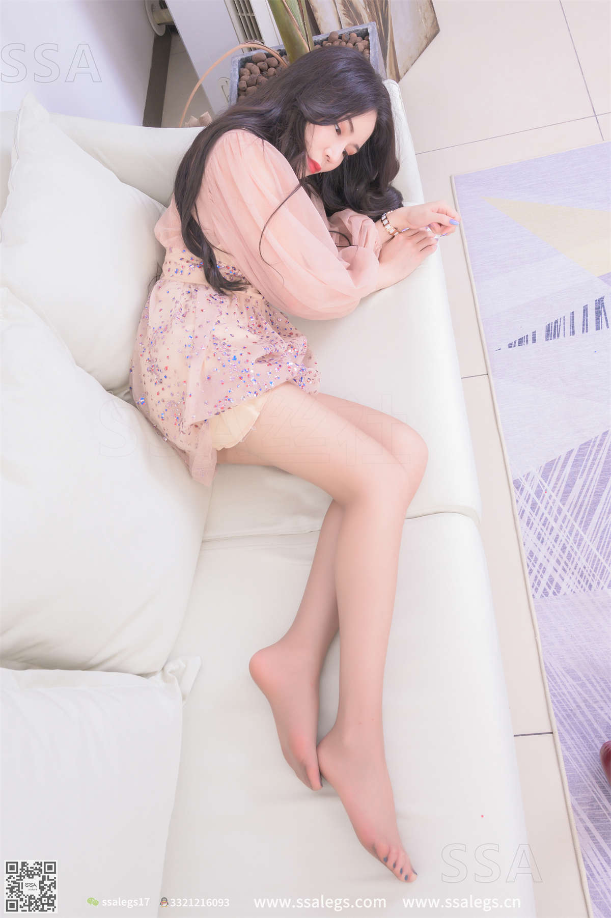 SSA丝社 NO.313 娜娜美艳绝伦的御姐咖啡丝美腿-日更街拍