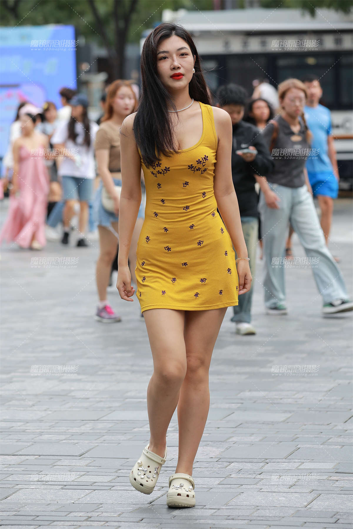 黄色包臀裙-日更街拍