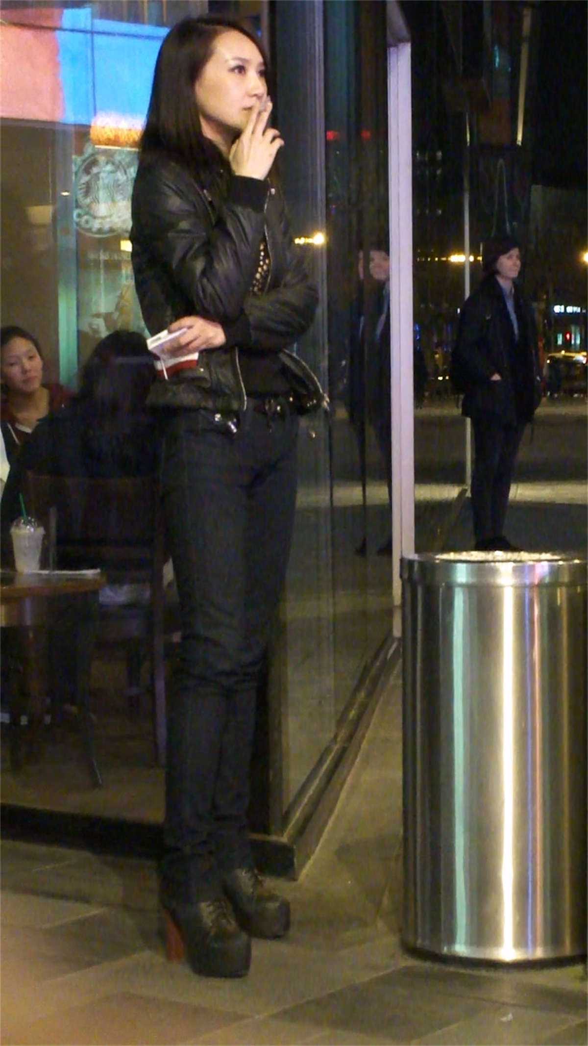 图片[2]-街拍紧牛高跟MM，腿很长很细-日更街拍