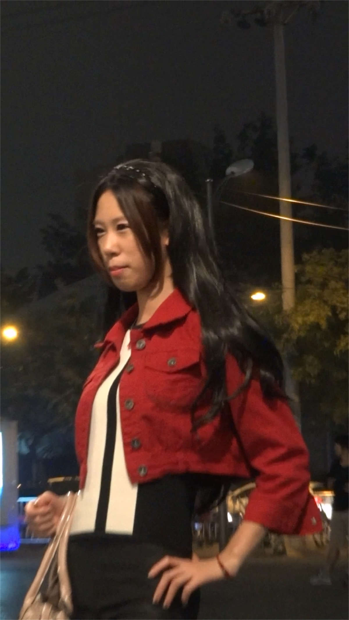 图片[2]-街拍紧身裤性感诱惑的美腿-日更街拍