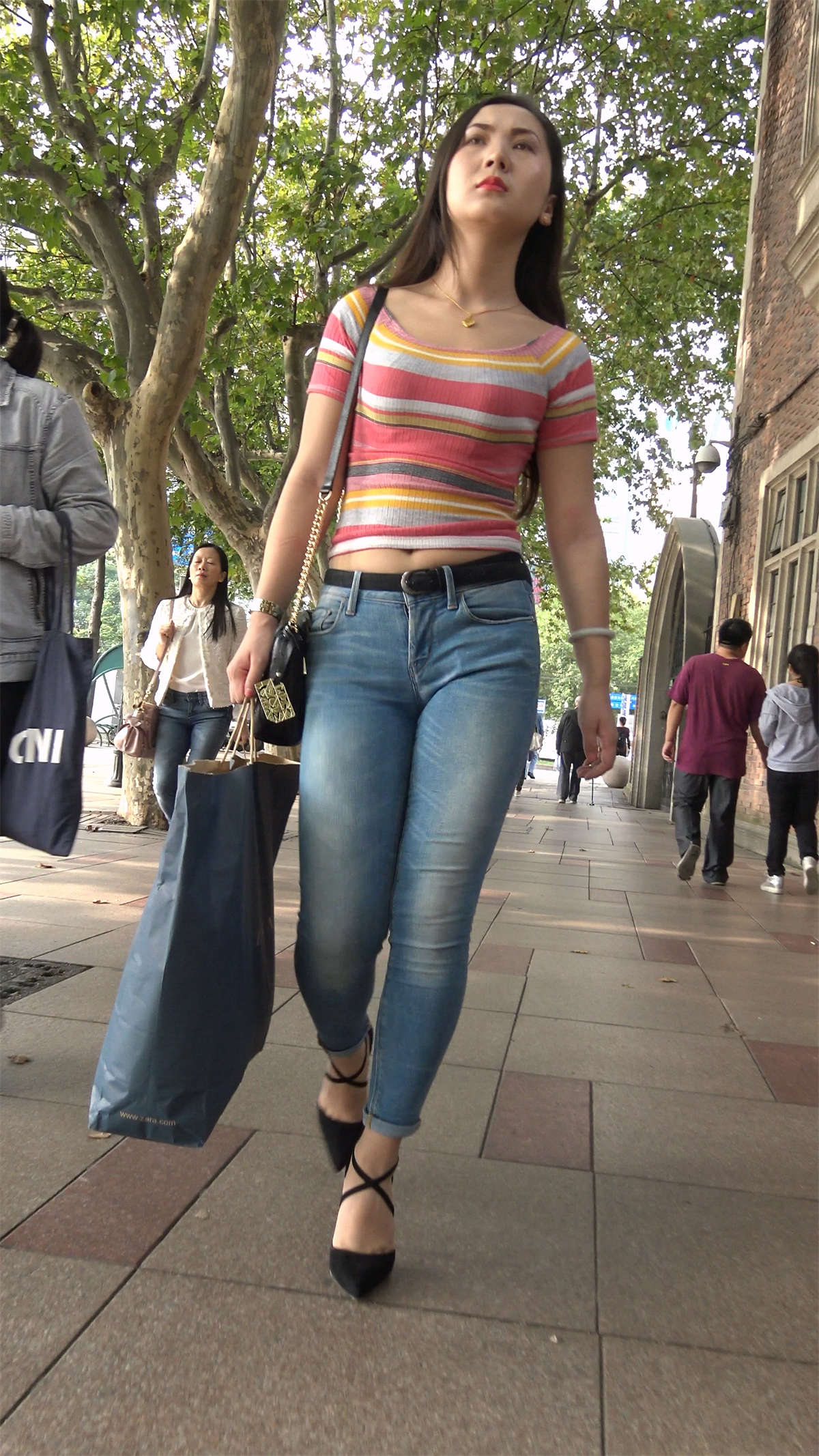 街拍极品气质牛仔高跟美女 1-日更街拍
