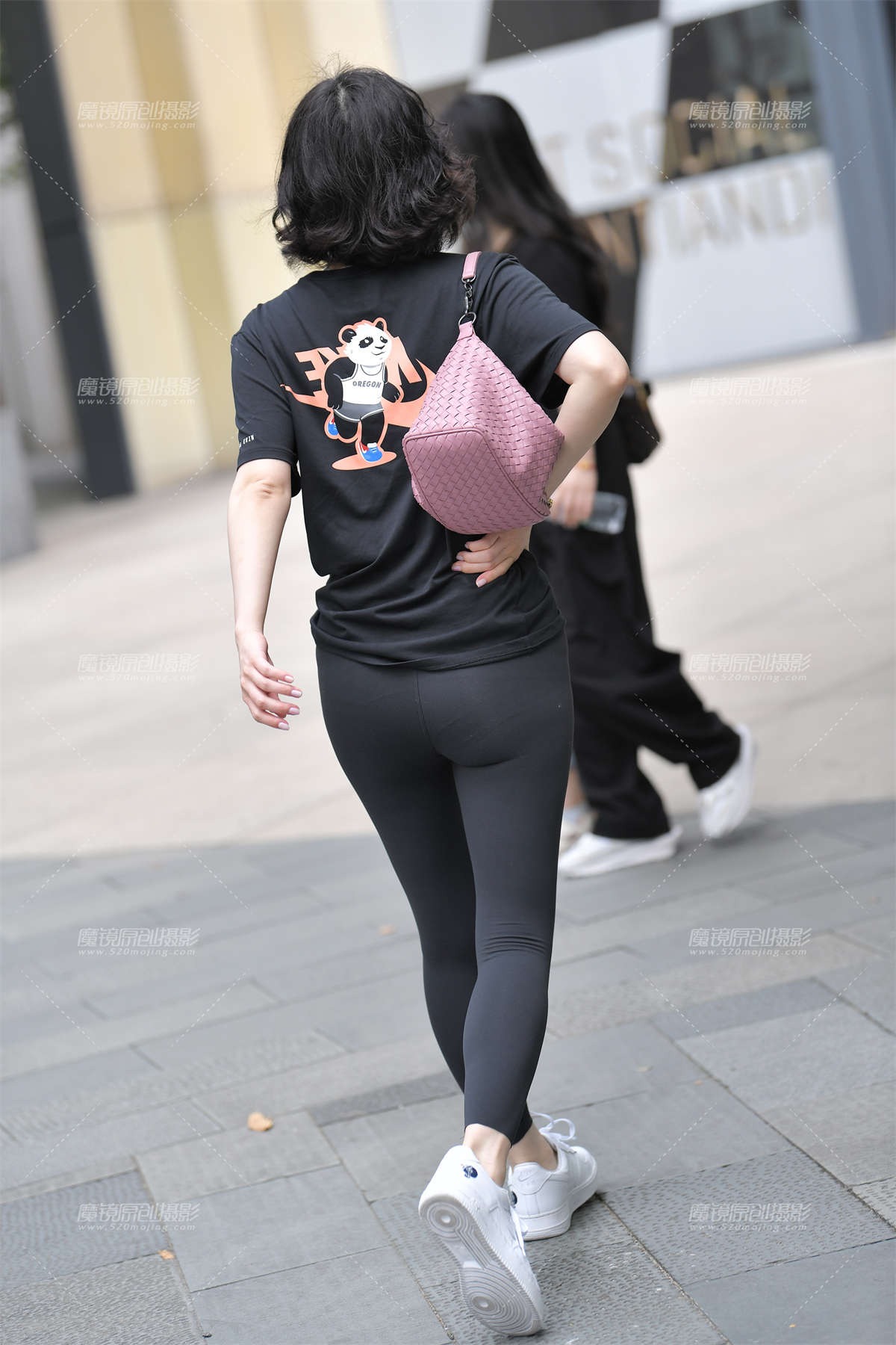 图片[2]-【咔喳赛帖】等车-日更街拍