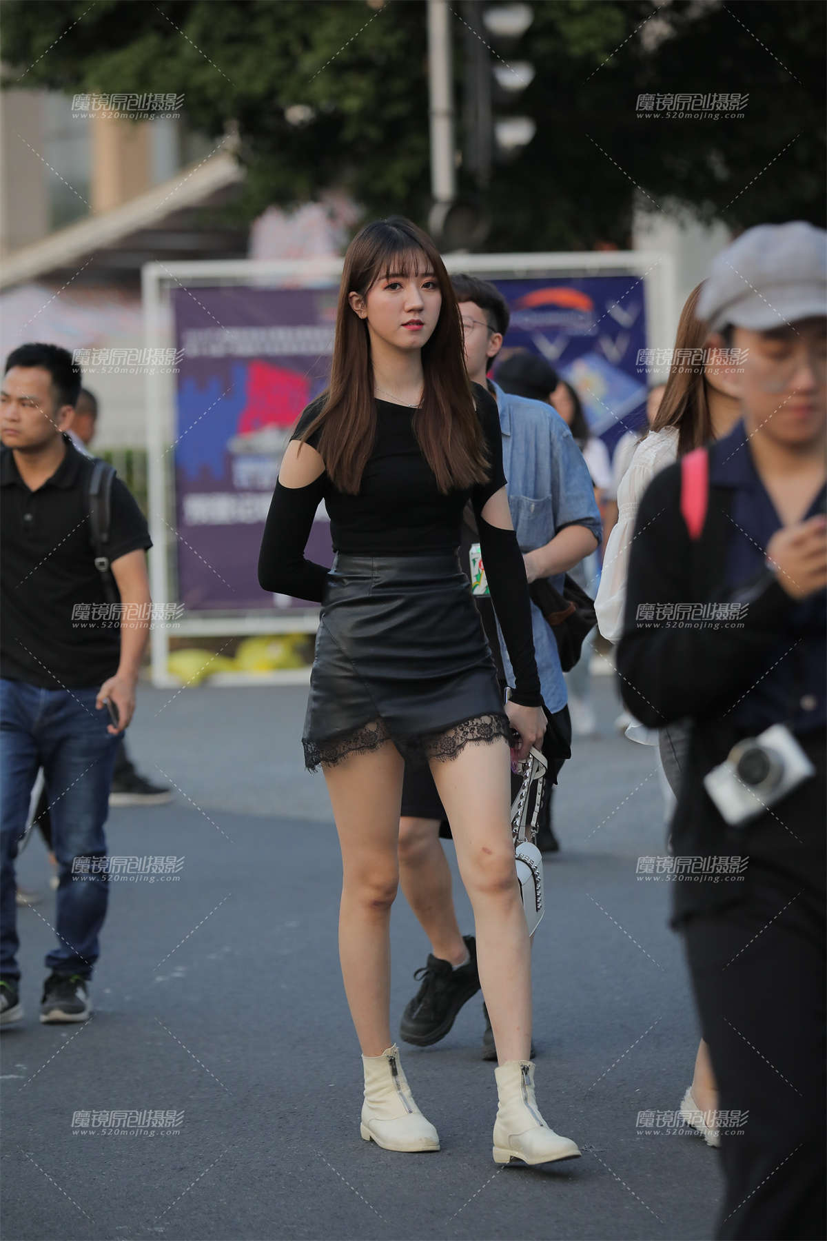 漂亮皮裙美女-日更街拍