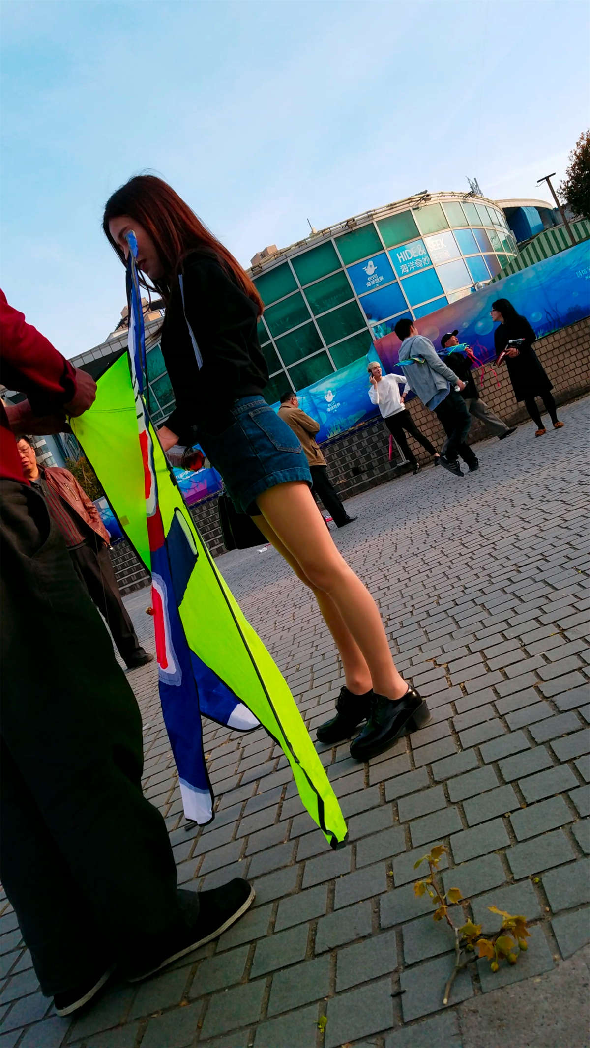 图片[2]-热裤清纯美女姐姐-日更街拍