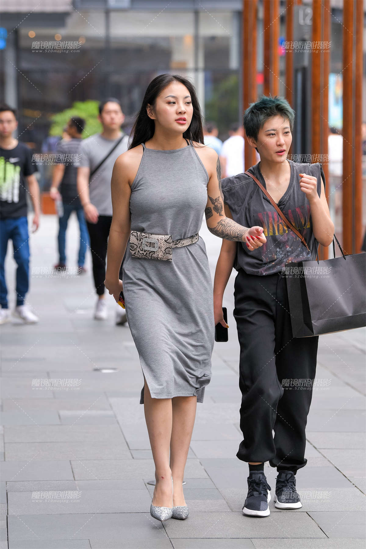 【久久赛帖】丰满灰色裙美女-日更街拍