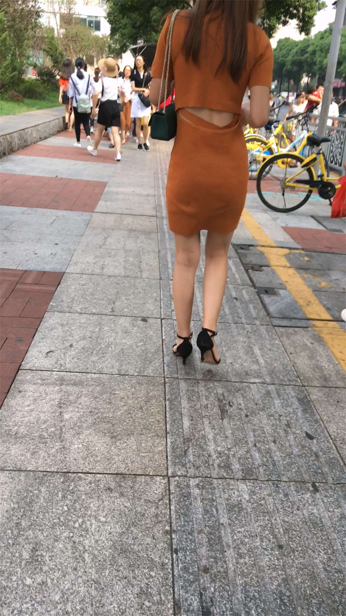 图片[2]-包臀连衣裙很性感-日更街拍