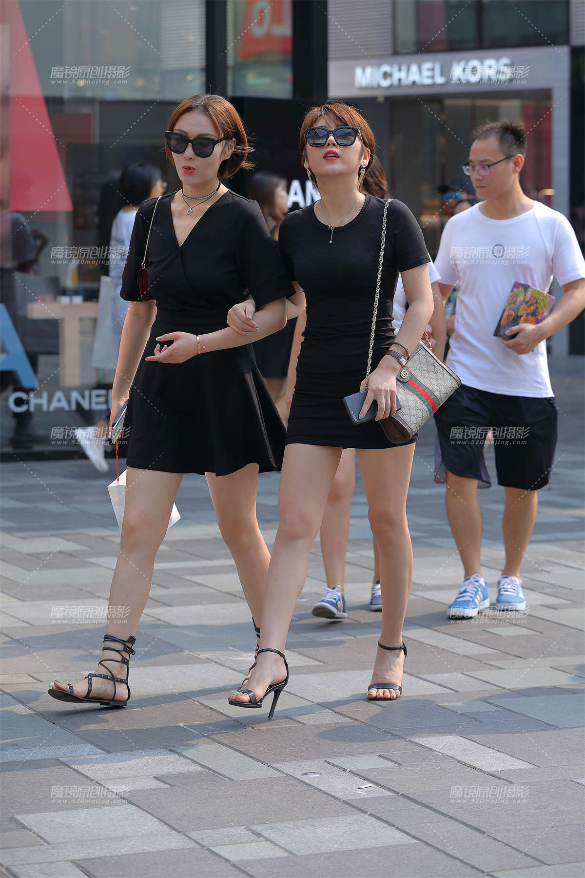 美腿包臀裙俩闺蜜-日更街拍