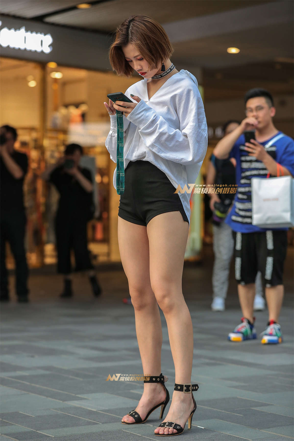 【街拍之魂赛帖】B85、清爽短发配美腿-日更街拍