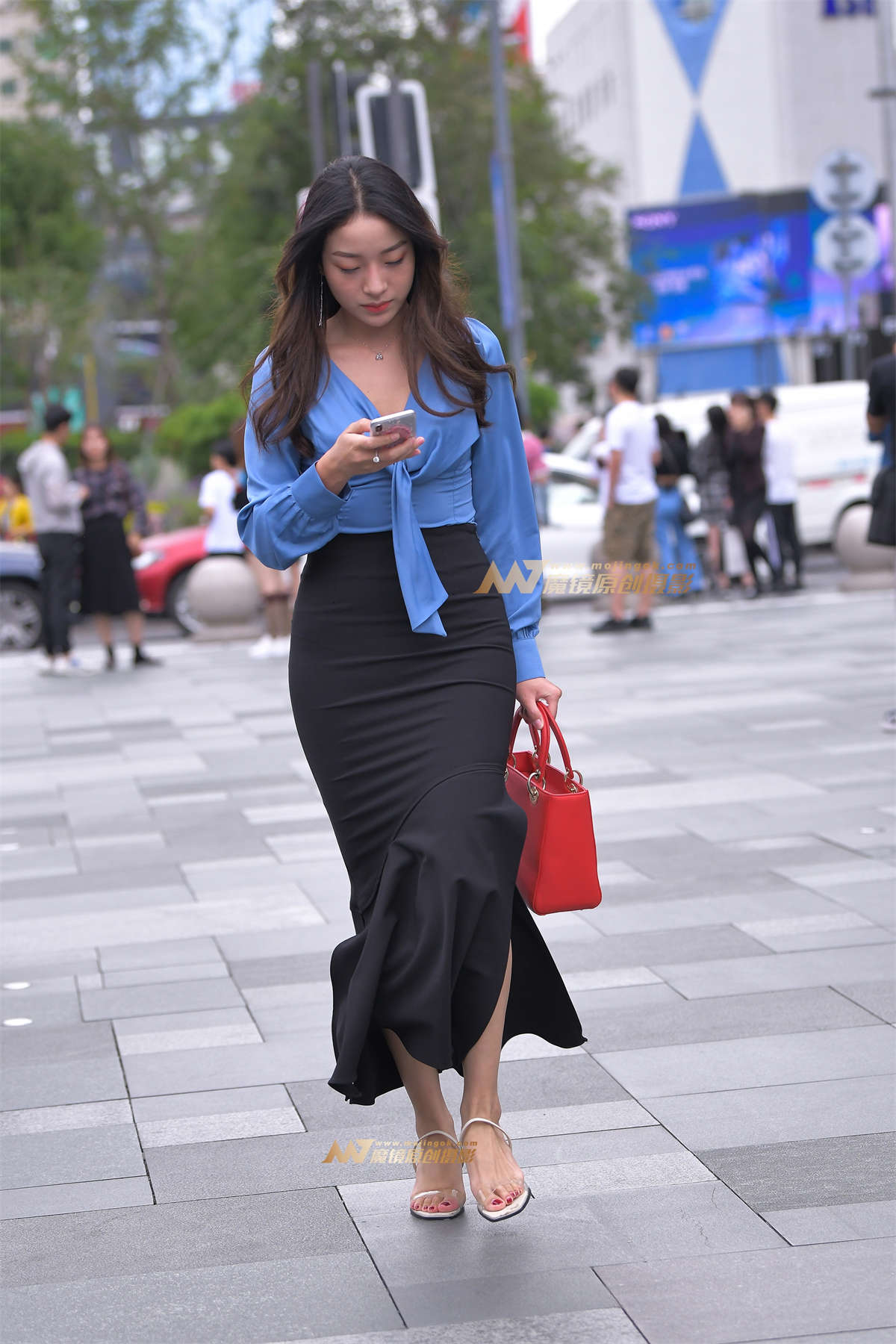 【街拍之魂赛帖】这裙子有点迈不开腿-日更街拍
