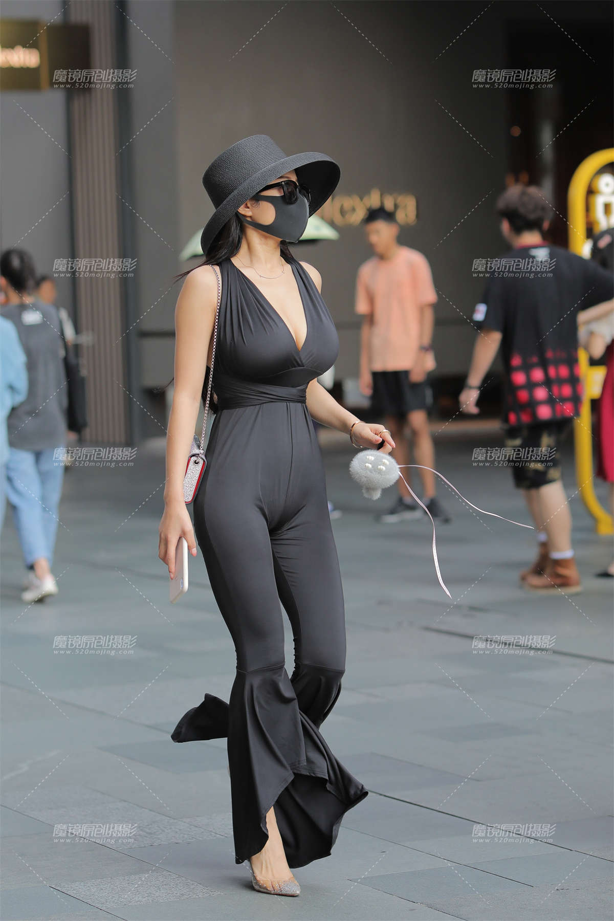 怎会有如此完美身材的小姐姐-日更街拍