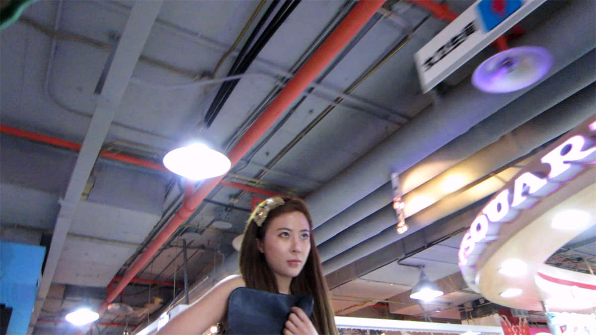 图片[2]-漂亮的女神眼睛很漂亮,斑马纹连衣裙-日更街拍