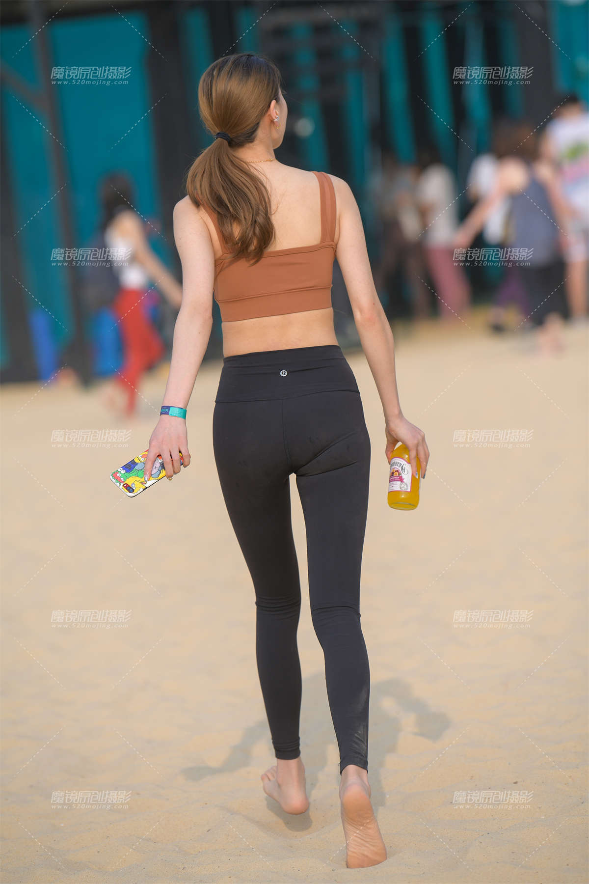 图片[2]-【街拍之魂赛帖】拿果汁的长腿姐姐-日更街拍