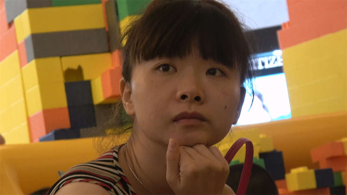 儿童游乐场里的辣妈-日更街拍