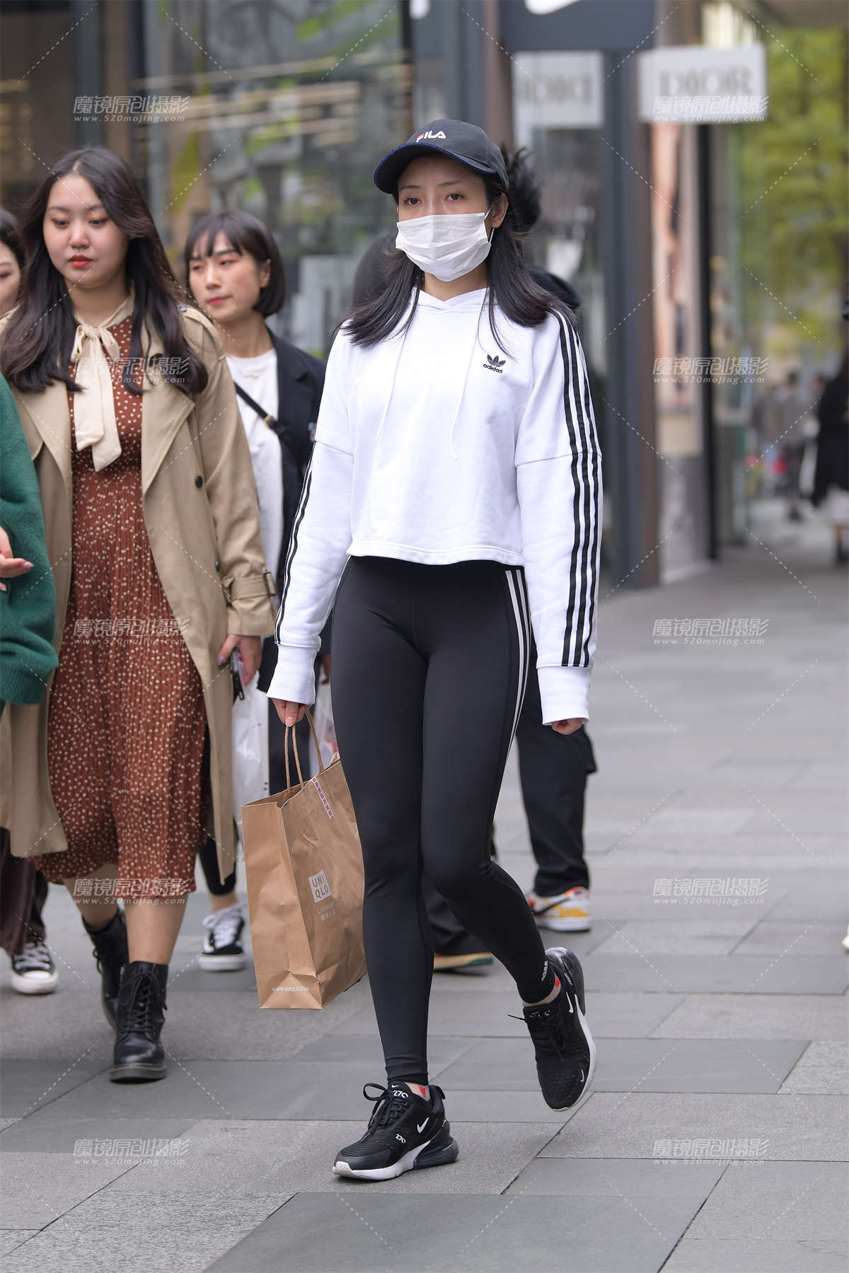 黑色瑜伽裤-日更街拍