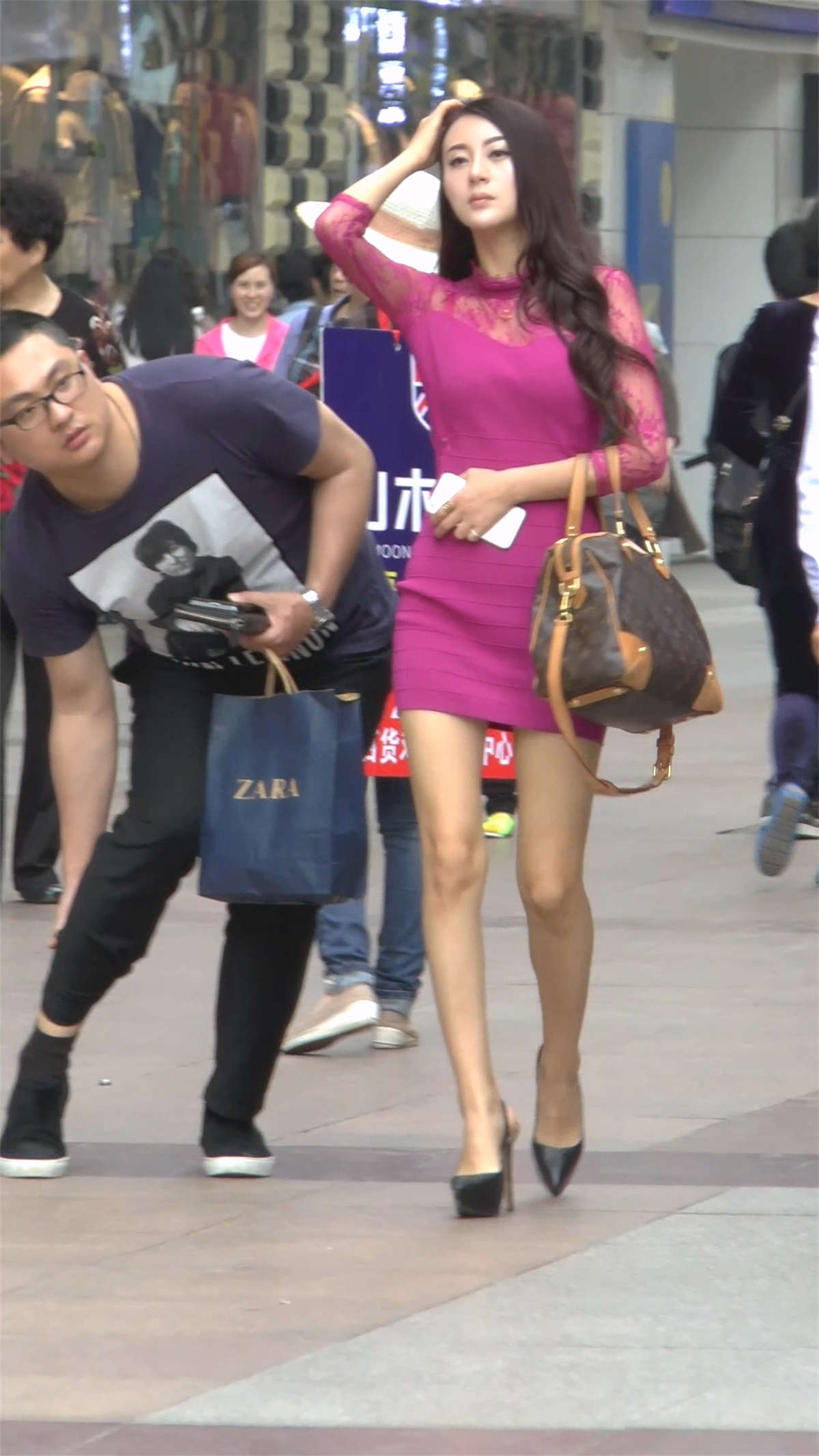 图片[2]-红色连衣裙美女就是太性感太美了-日更街拍