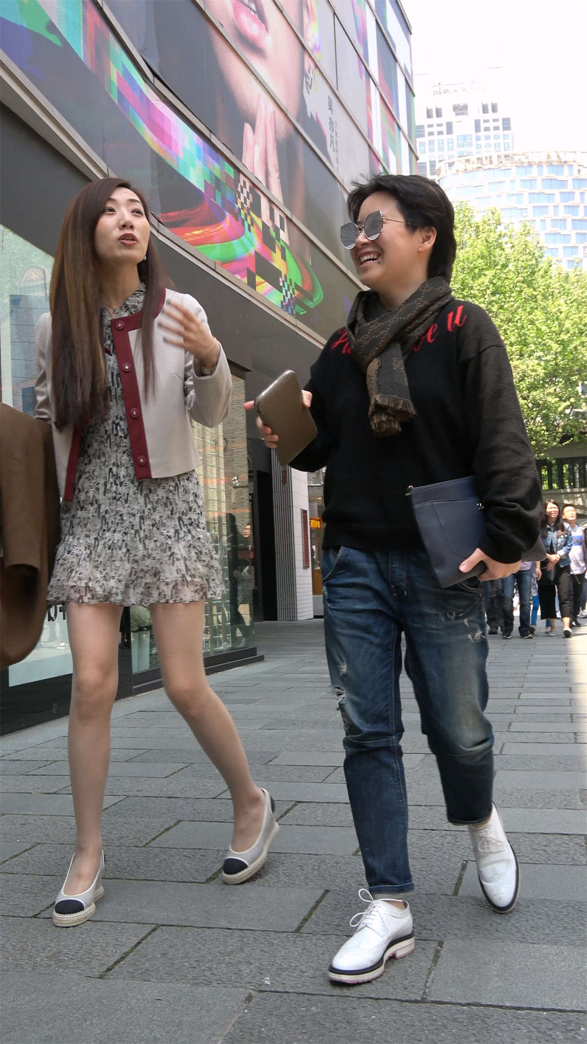 图片[2]-高贵气质碎花连衣裙美女-日更街拍