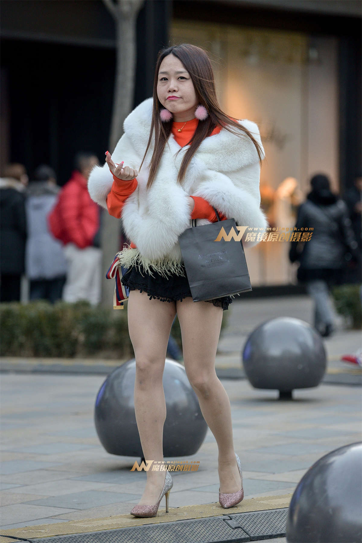 冬至三里屯里的时髦少妇-日更街拍