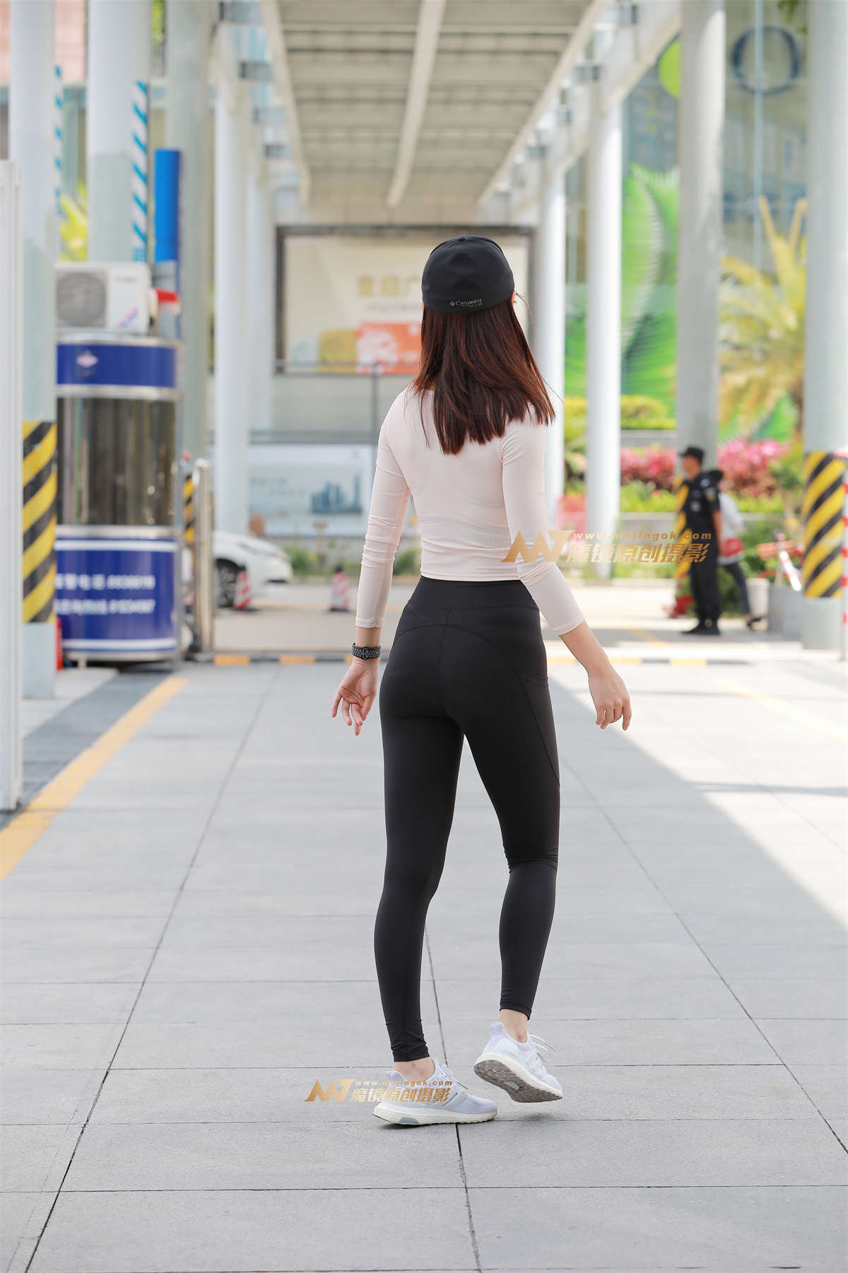 图片[2]-【视觉冲击赛帖】搭讪-大长腿 紧致翘臀 美女-日更街拍