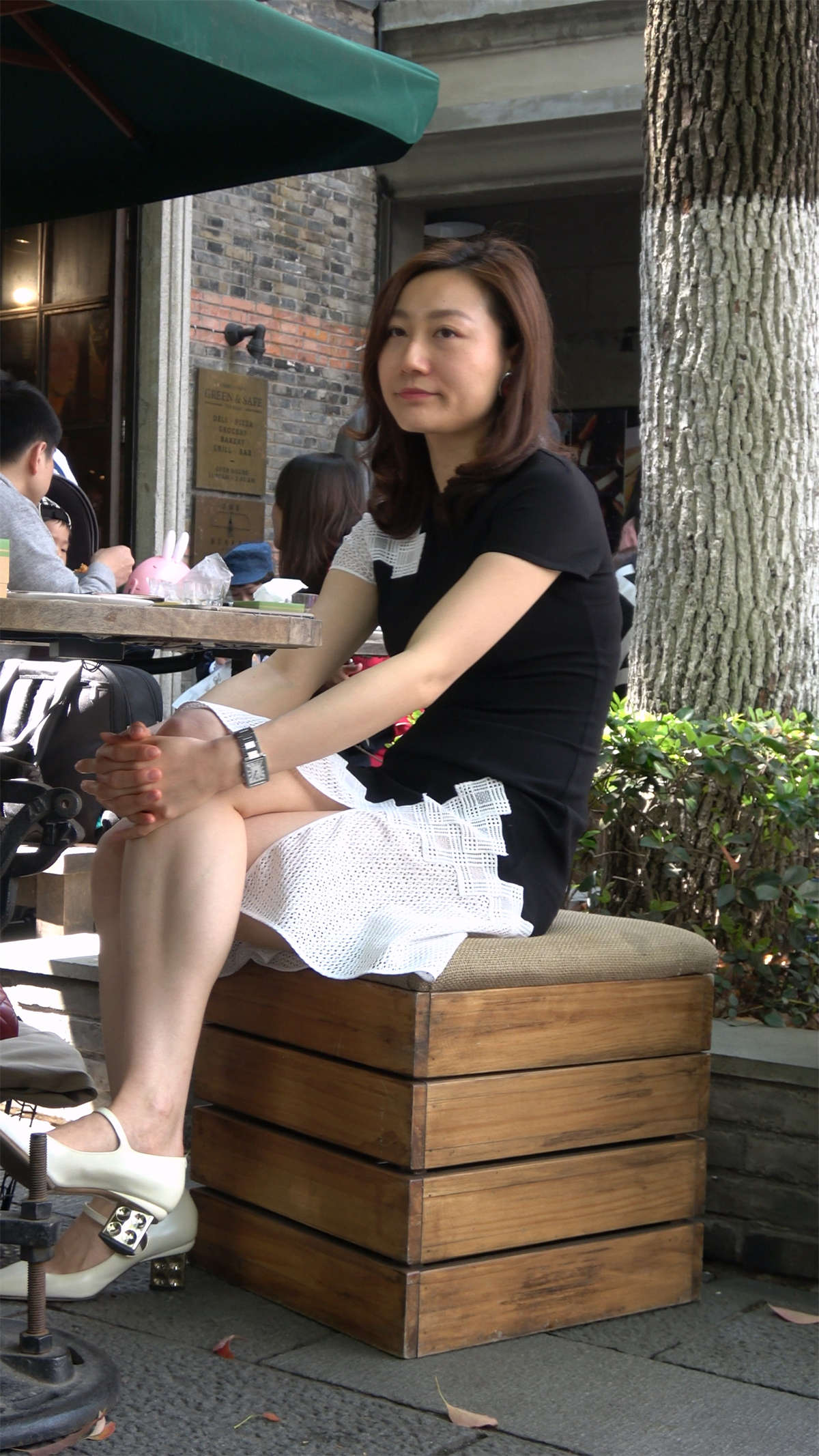 图片[2]-下午茶的气质连衣裙美腿美女-日更街拍