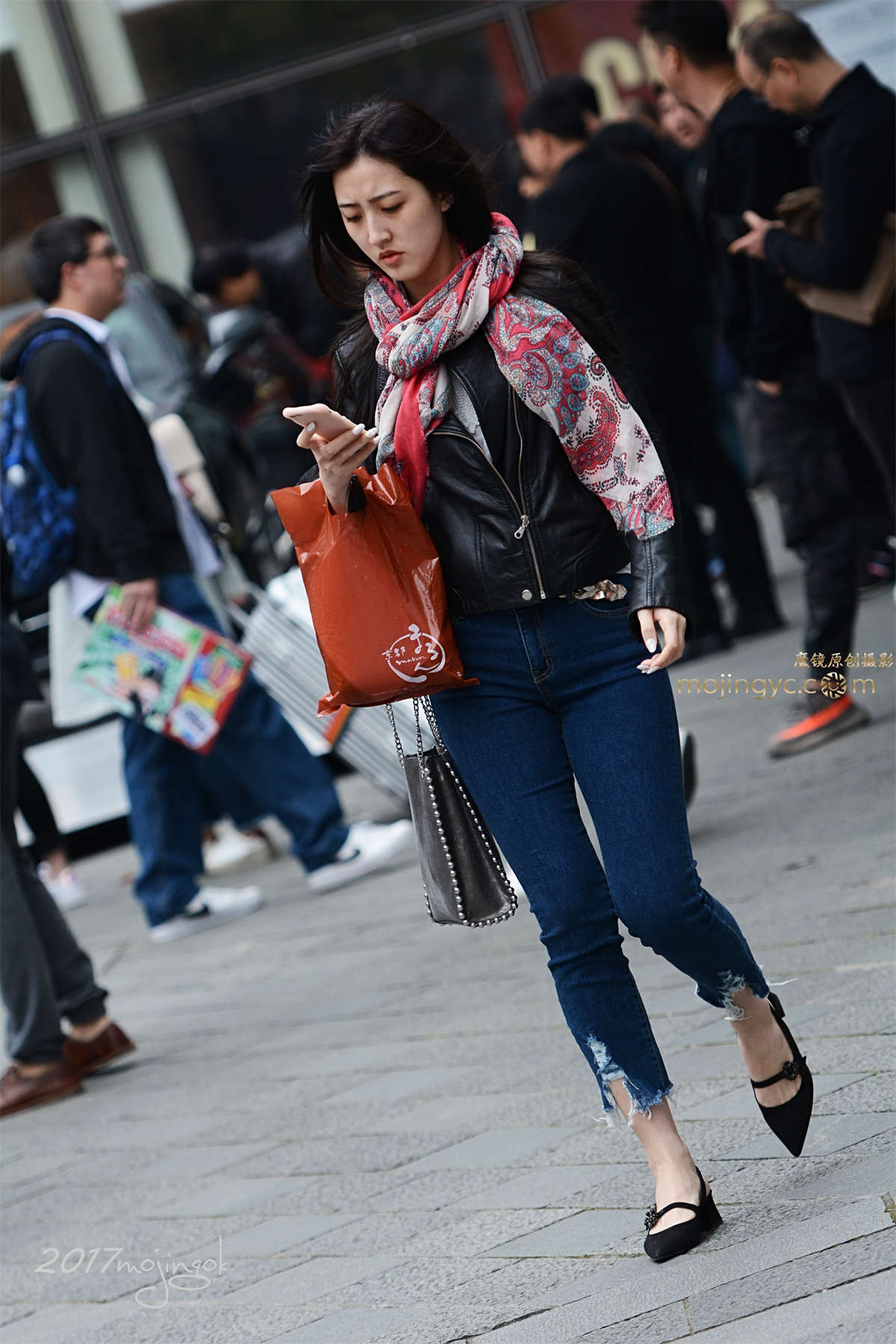 咔喳2017.04.10街拍342（18p)-日更街拍