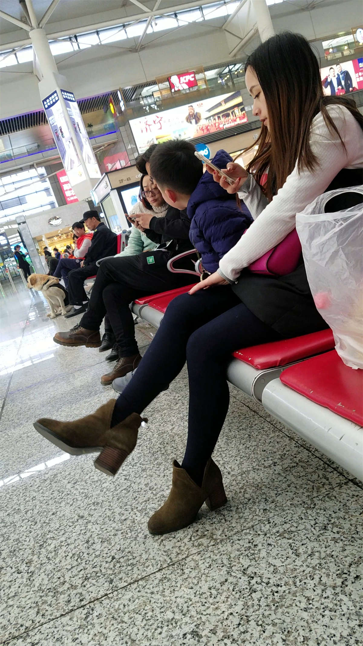 图片[2]-[4K高清视频]黑色丝袜长发美眉-日更街拍