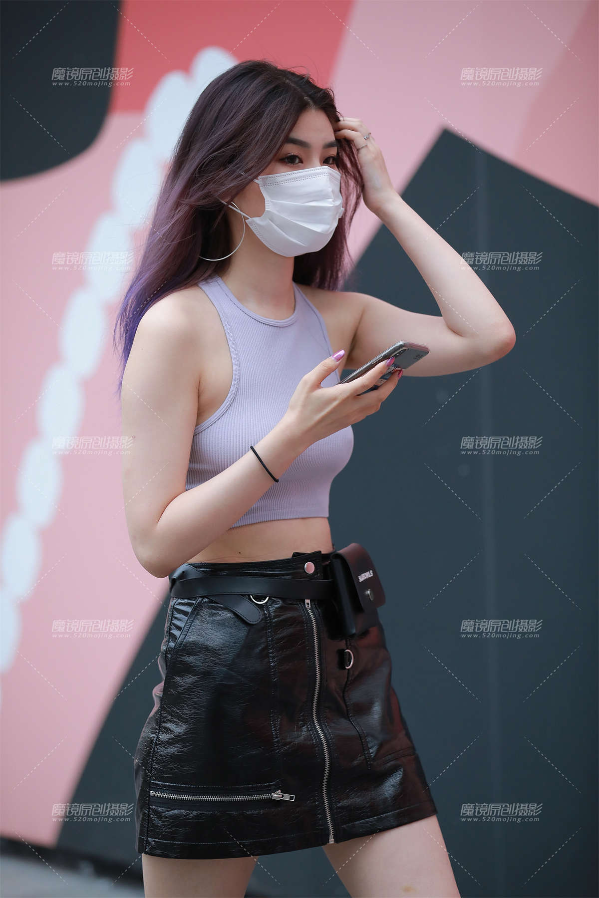 【玻璃街拍】性感黑皮裙小姐姐-日更街拍