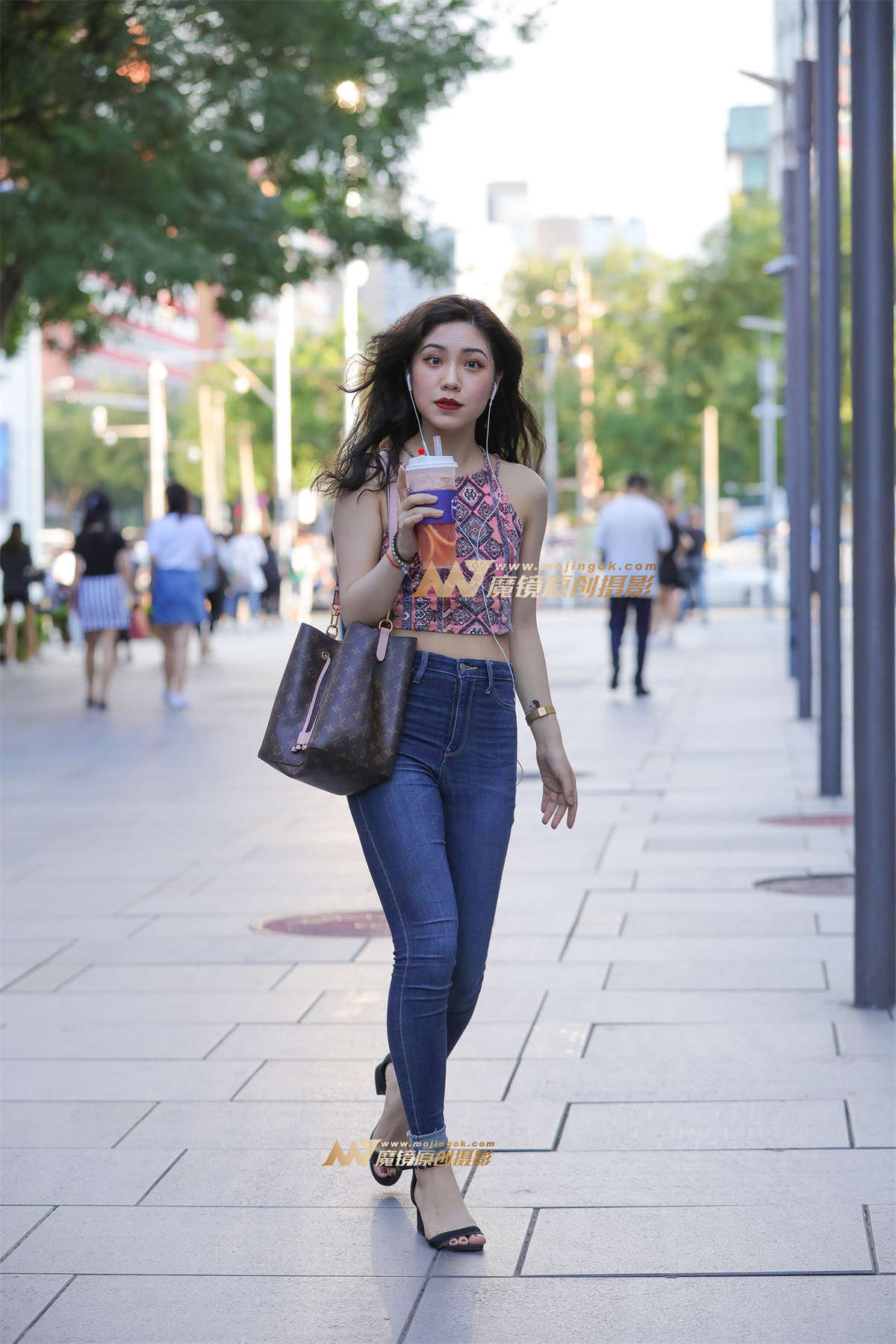 【视觉冲击赛贴】小背心，奶茶紧牛小姐姐-日更街拍