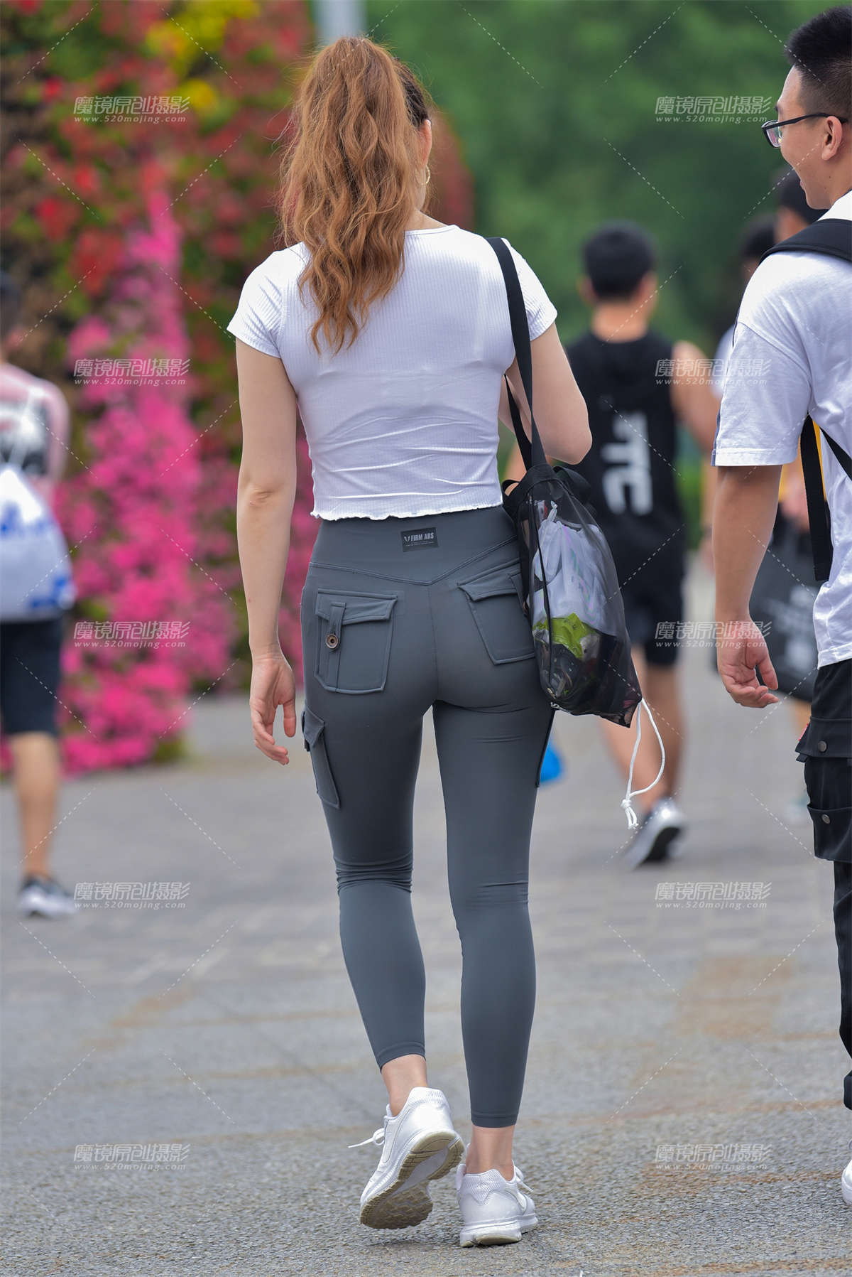 图片[2]-【赛德克赛帖】归途中的灰色紧身裤-日更街拍