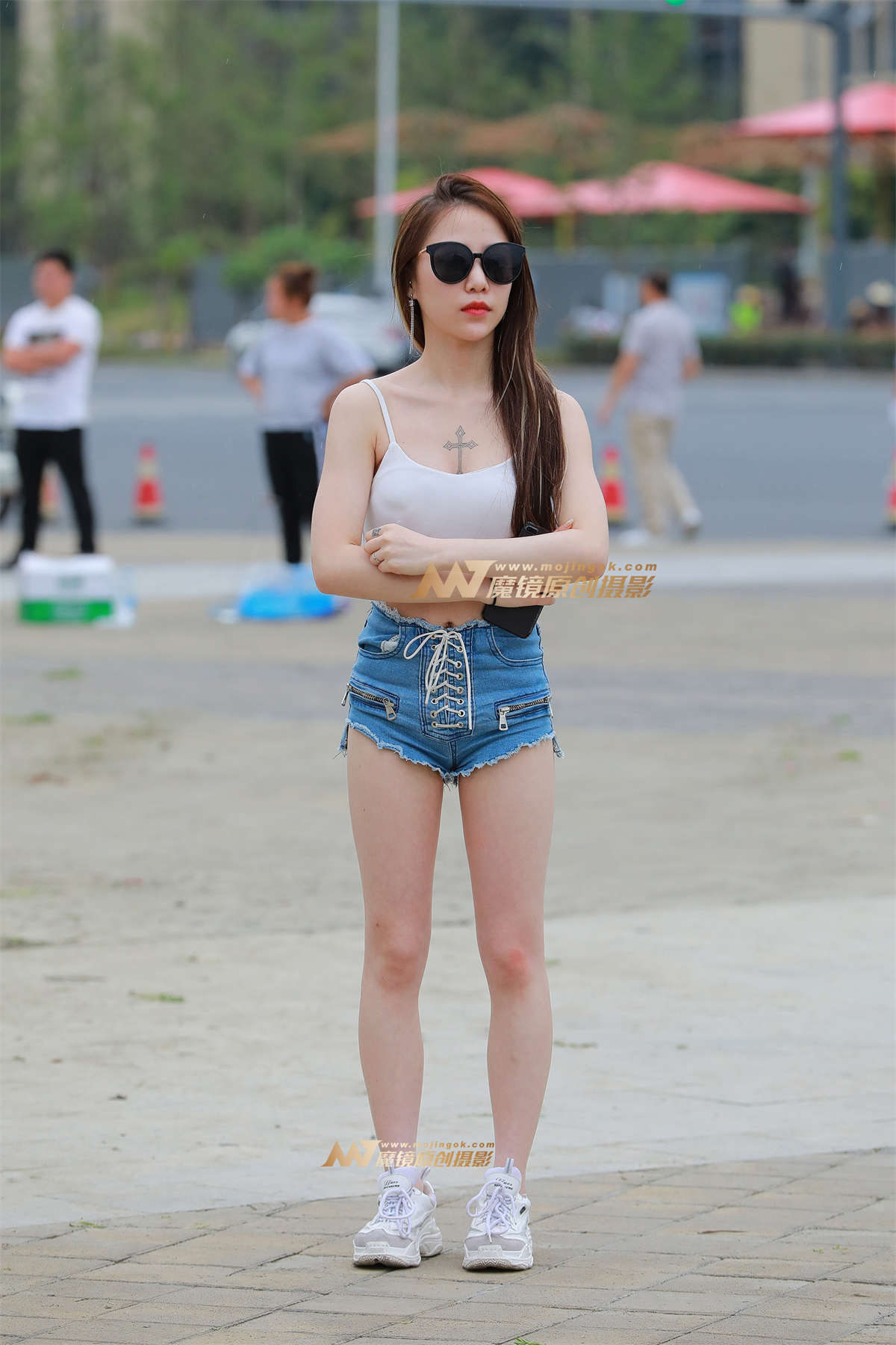 【视觉冲击赛贴】小背心，小月牙，小美眉-日更街拍