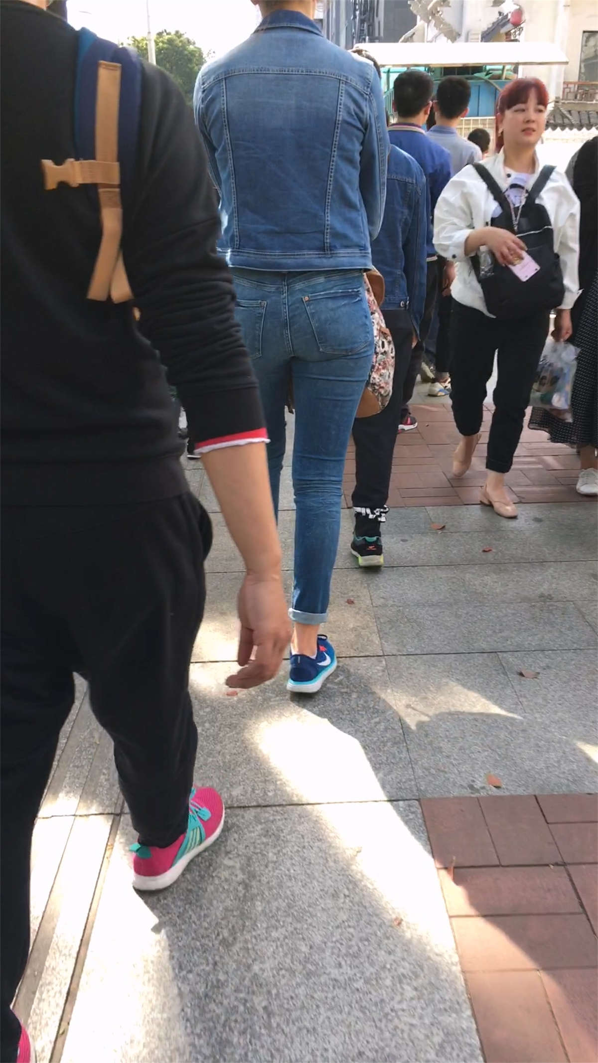 图片[2]-国外美女还是很性感的-日更街拍