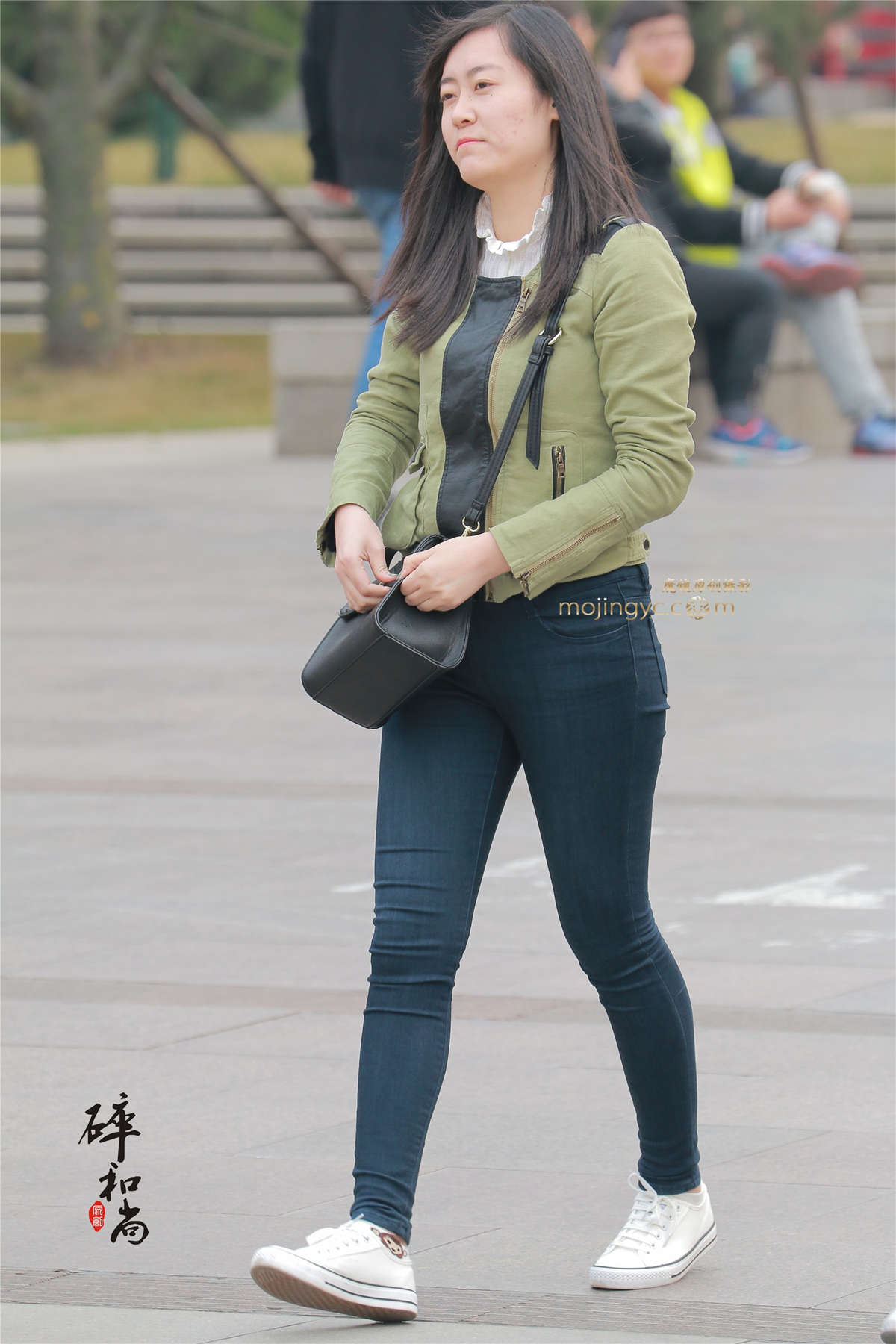 紧绷的蓝牛妹子（20P）-日更街拍