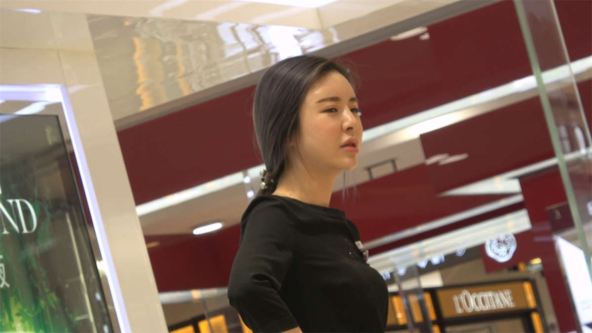 图片[2]-有气质的黑丝售货员-日更街拍